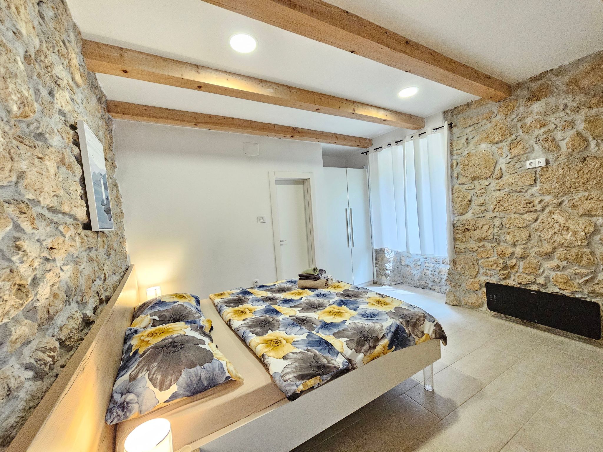 Steinhaus mit privatem Außenpool-Inside