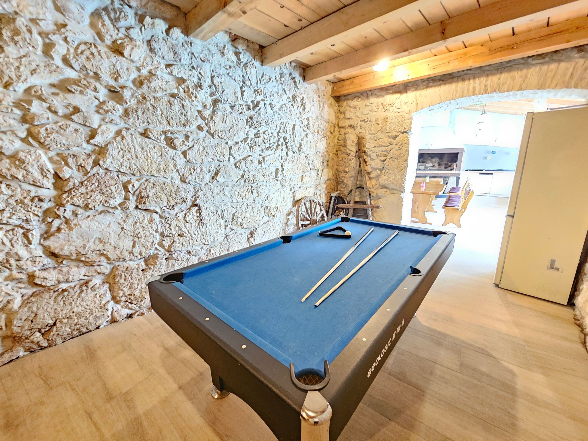 Steinhaus mit privatem Außenpool-Inside