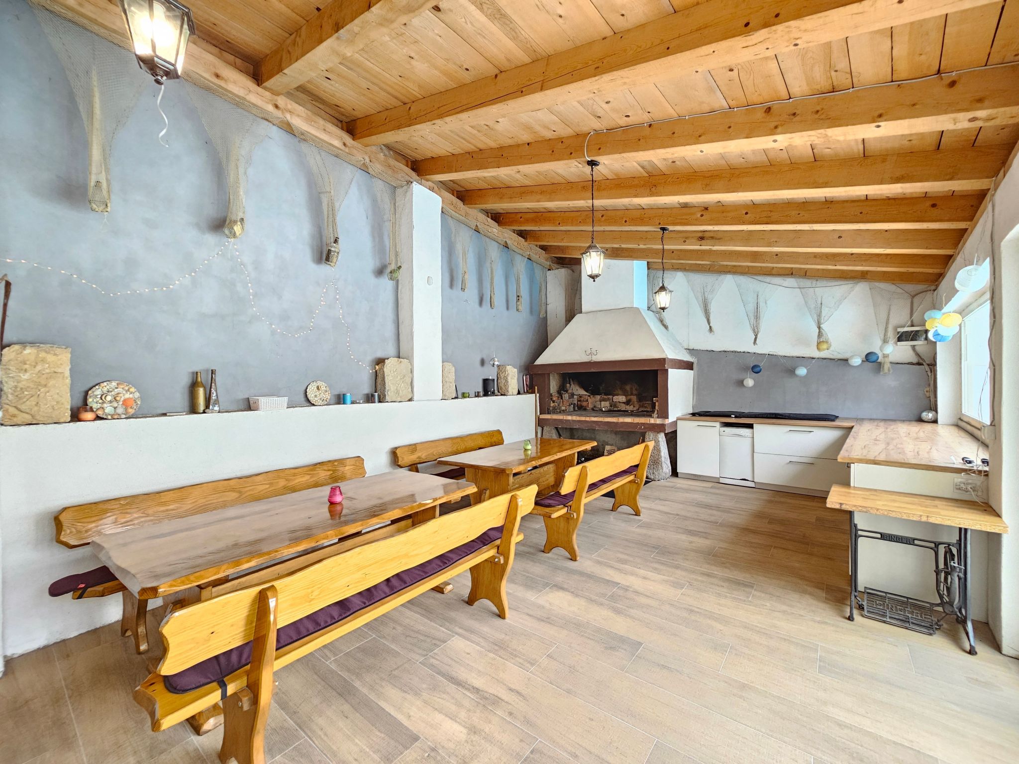 Steinhaus mit privatem Außenpool-Inside