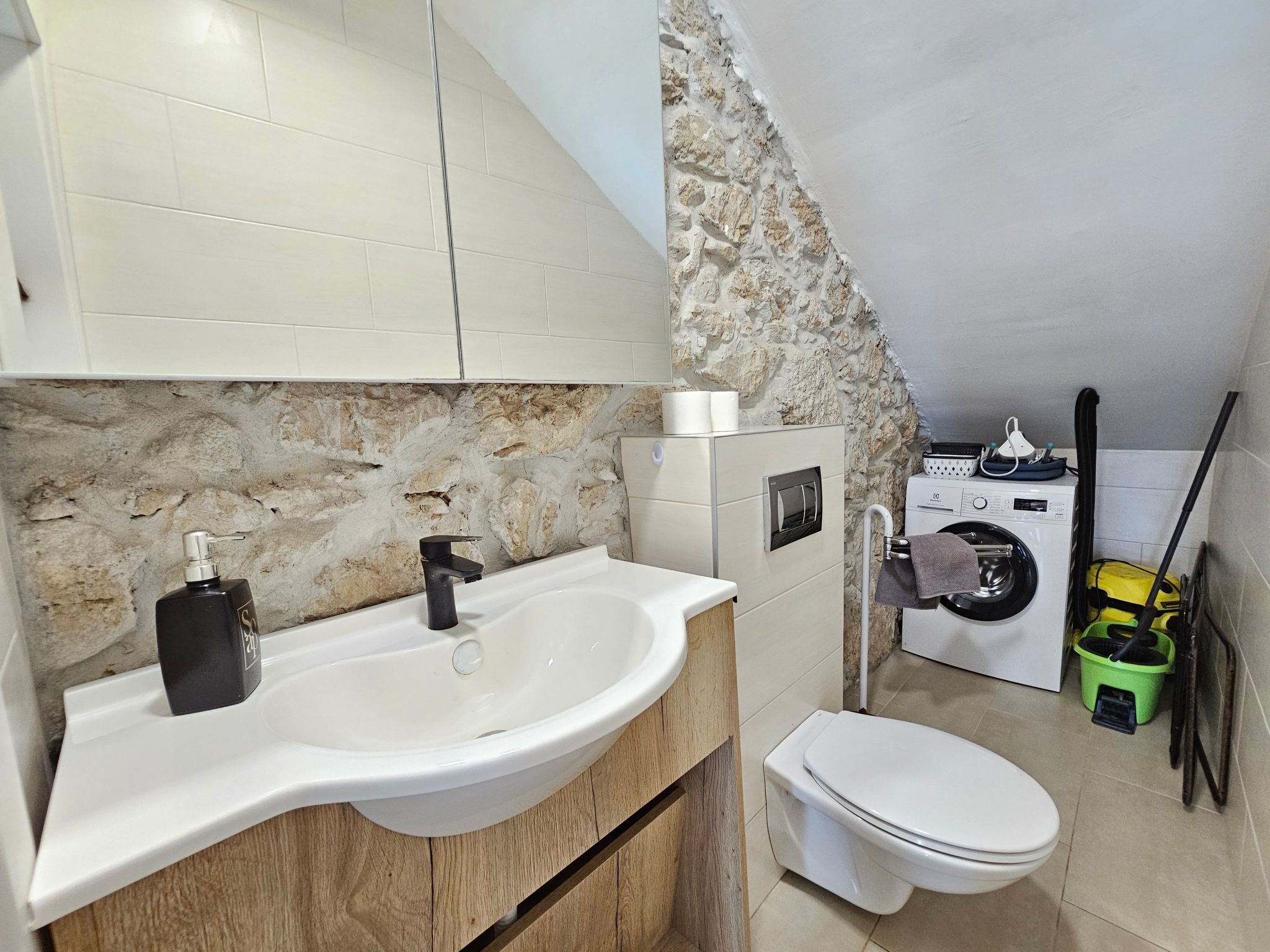 Steinhaus mit privatem Außenpool-Inside