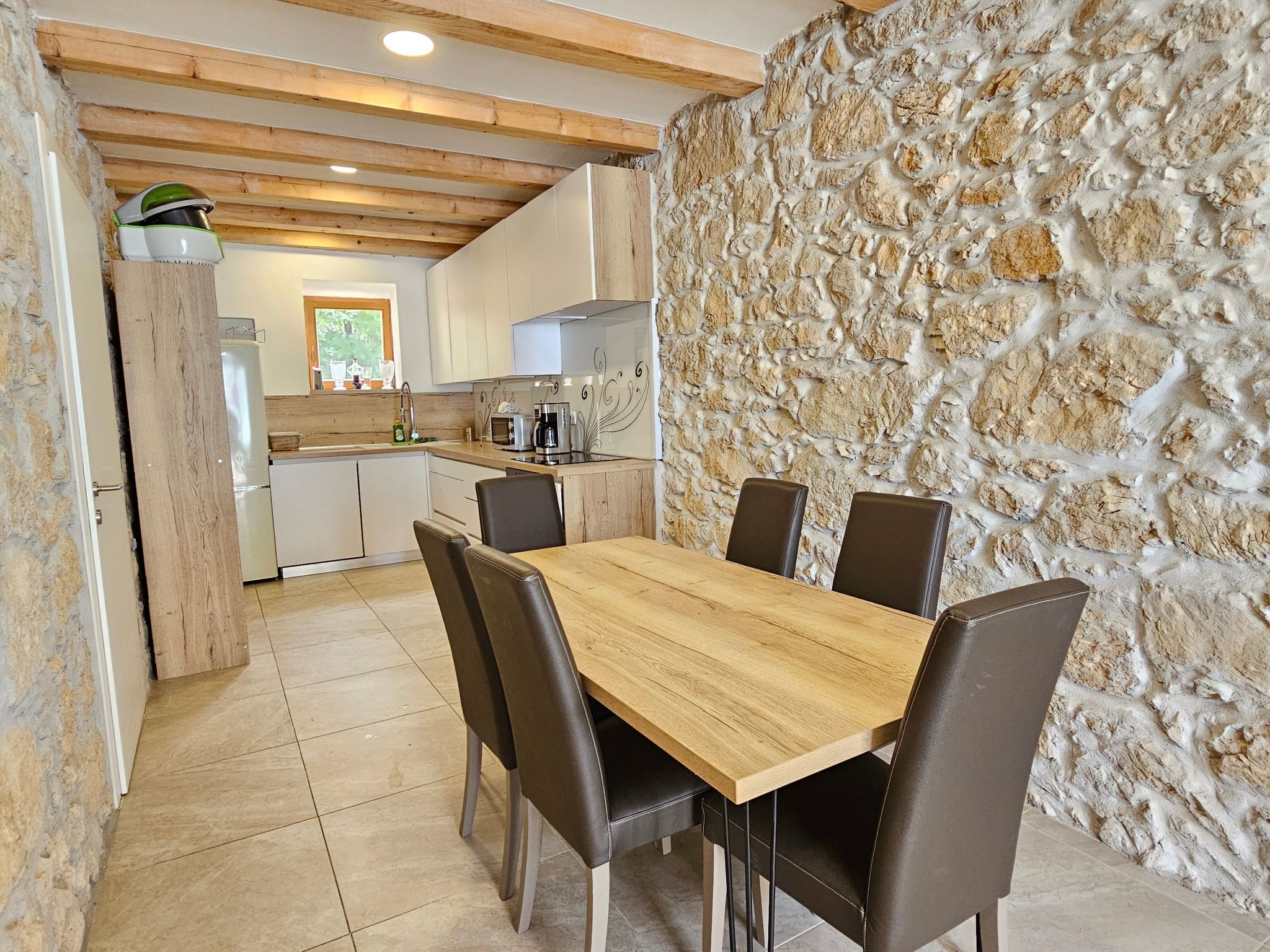 Steinhaus mit privatem Außenpool-Inside