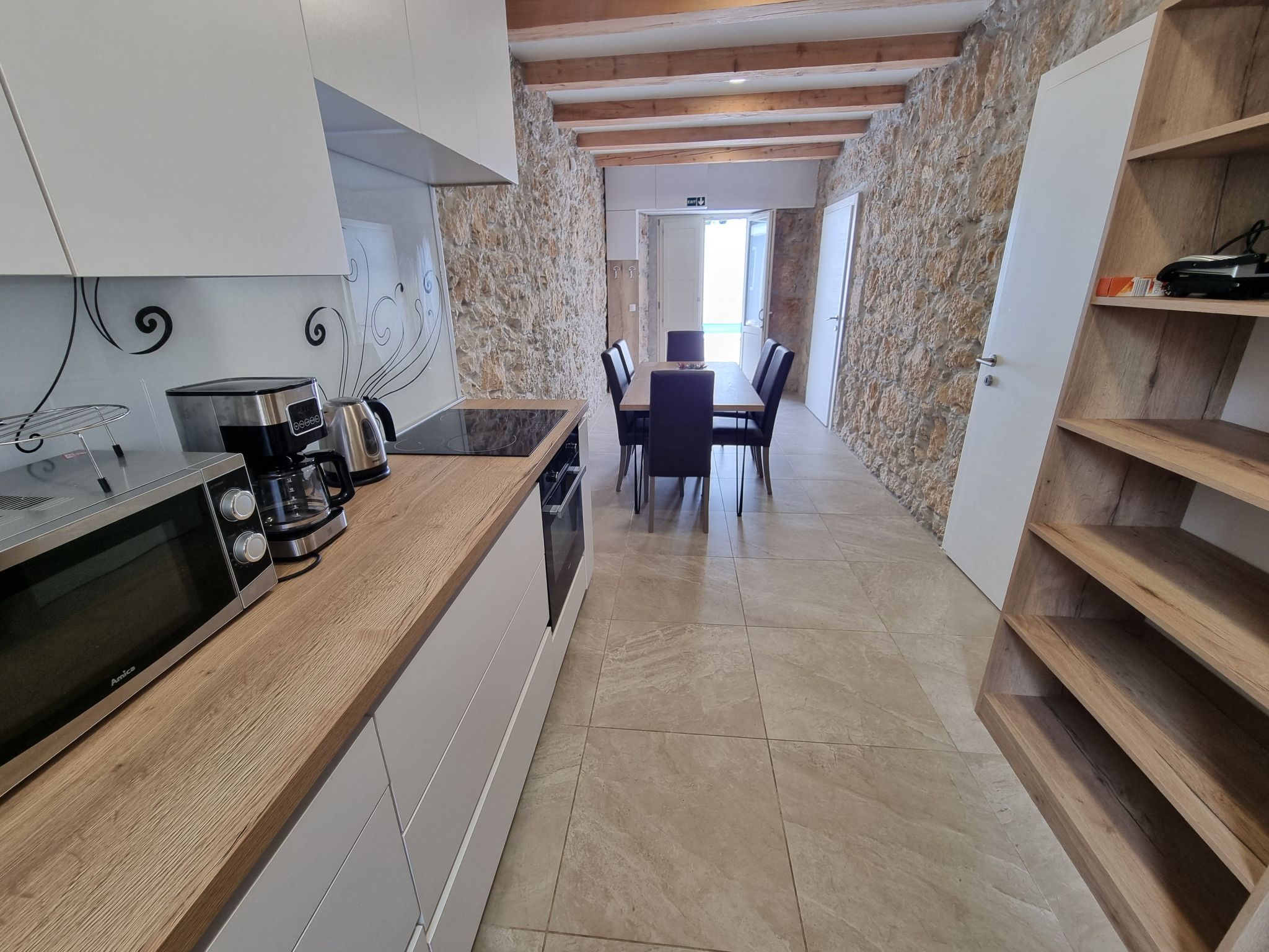 Steinhaus mit privatem Außenpool-Inside