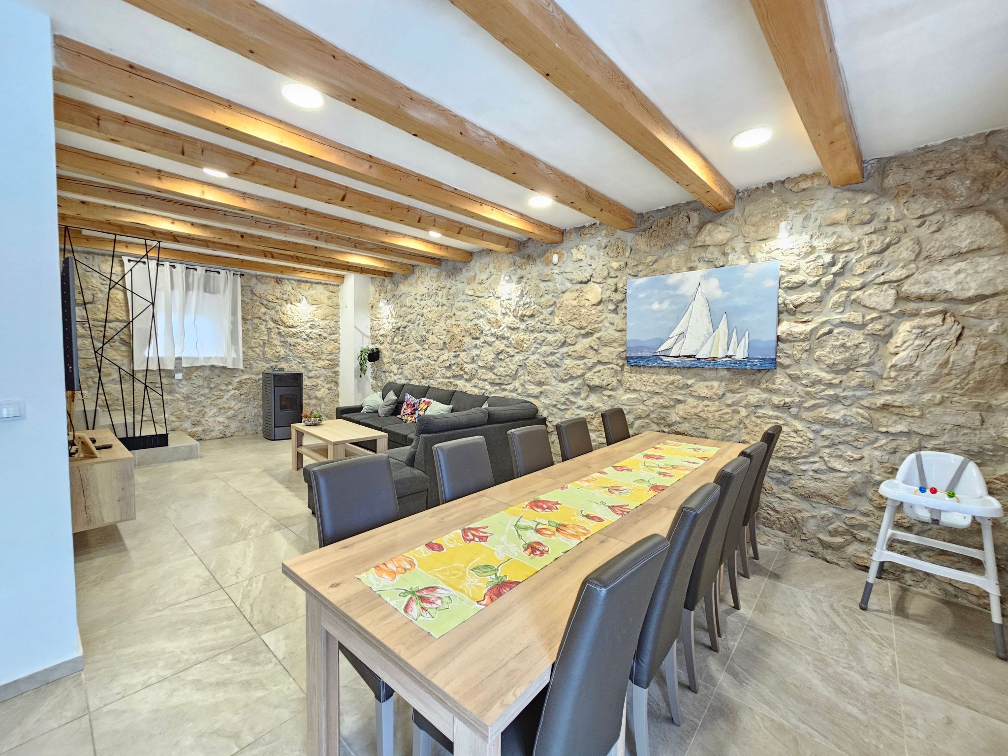 Steinhaus mit privatem Außenpool-Inside