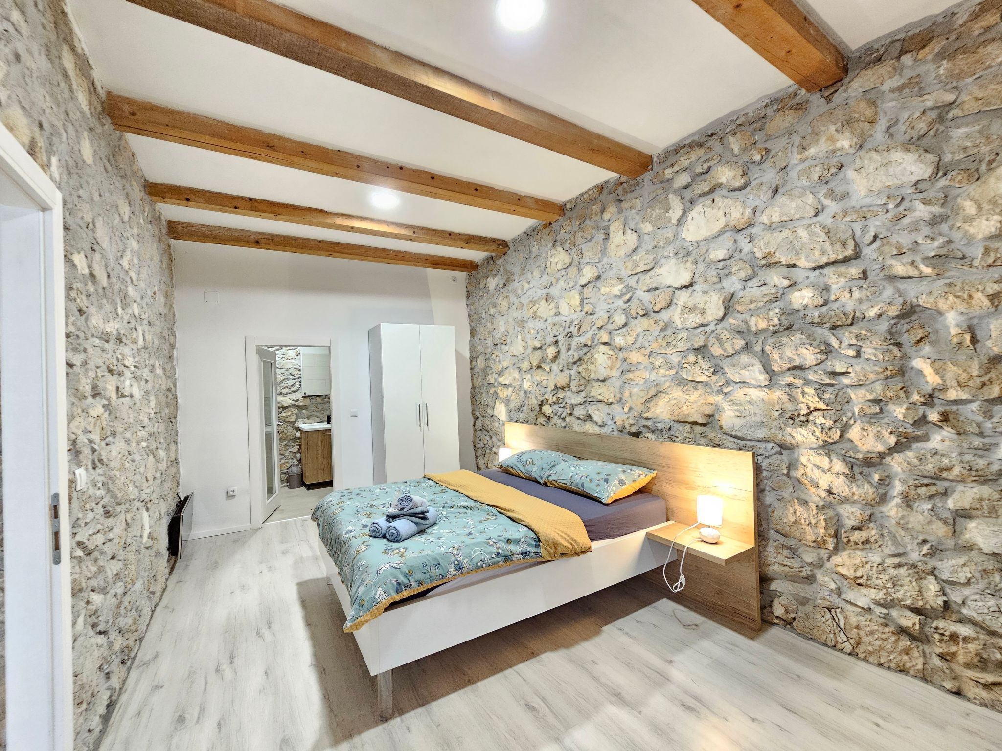 Steinhaus mit privatem Außenpool-Inside