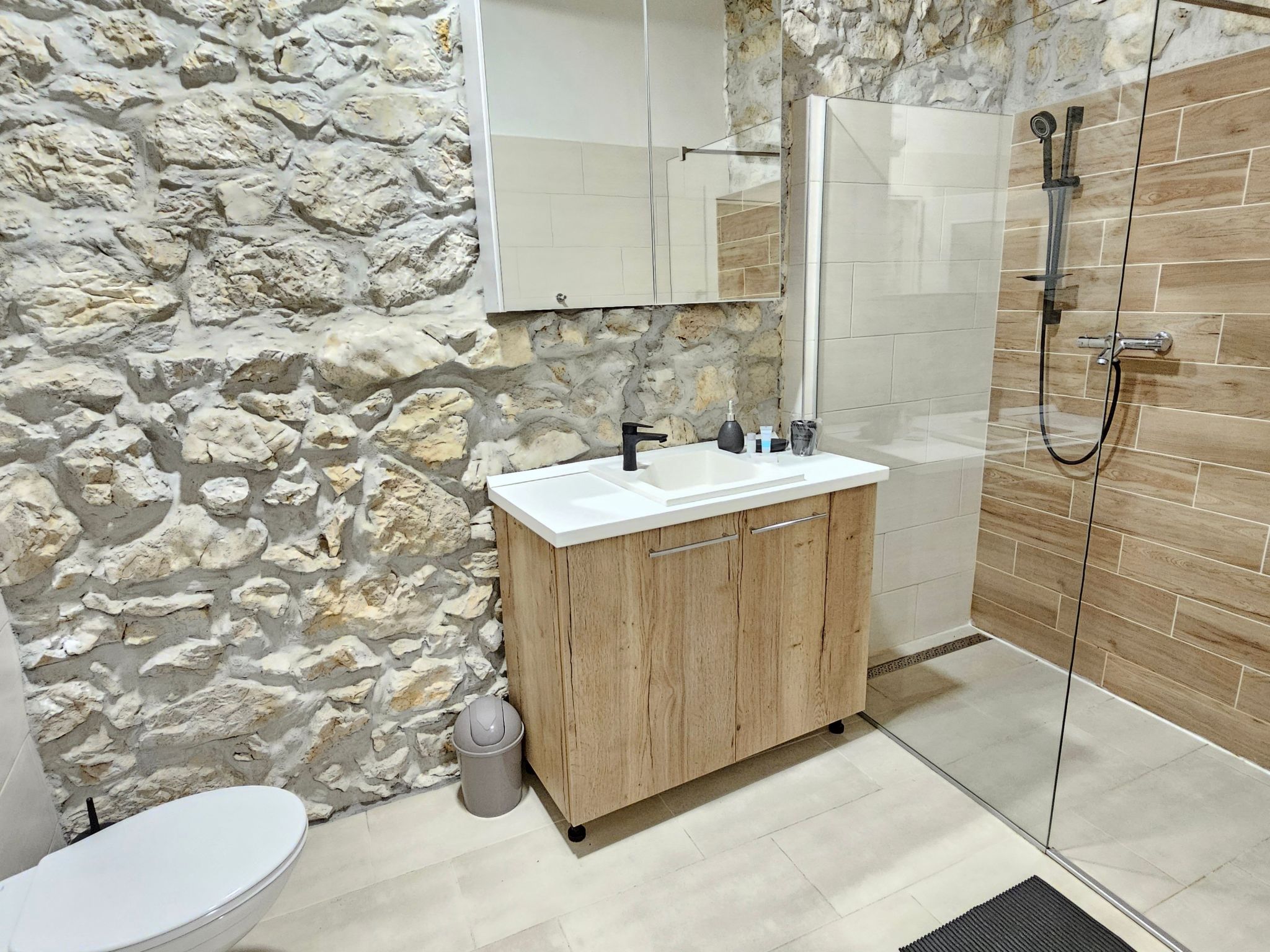 Steinhaus mit privatem Außenpool-Inside