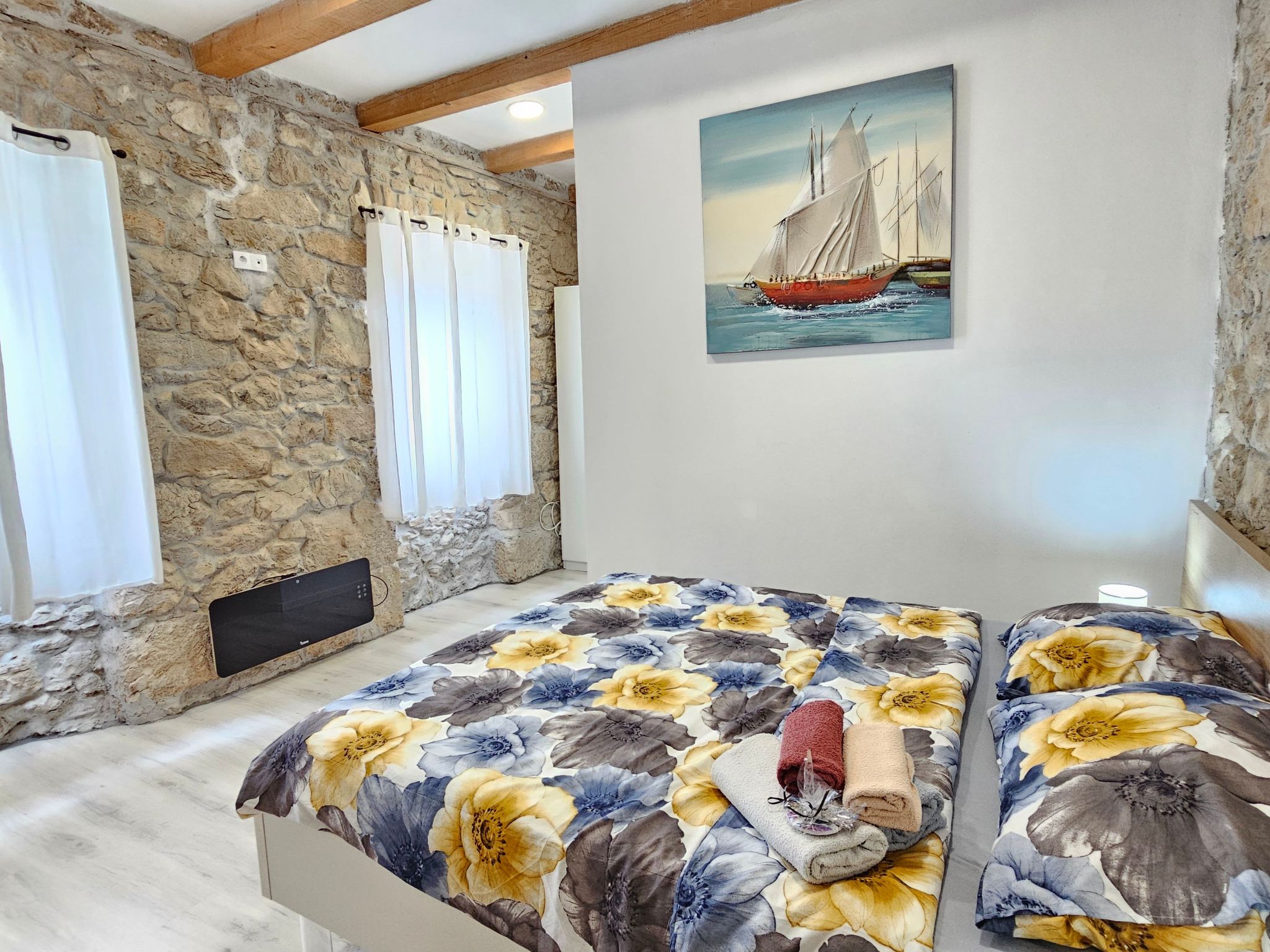 Steinhaus mit privatem Außenpool-Inside