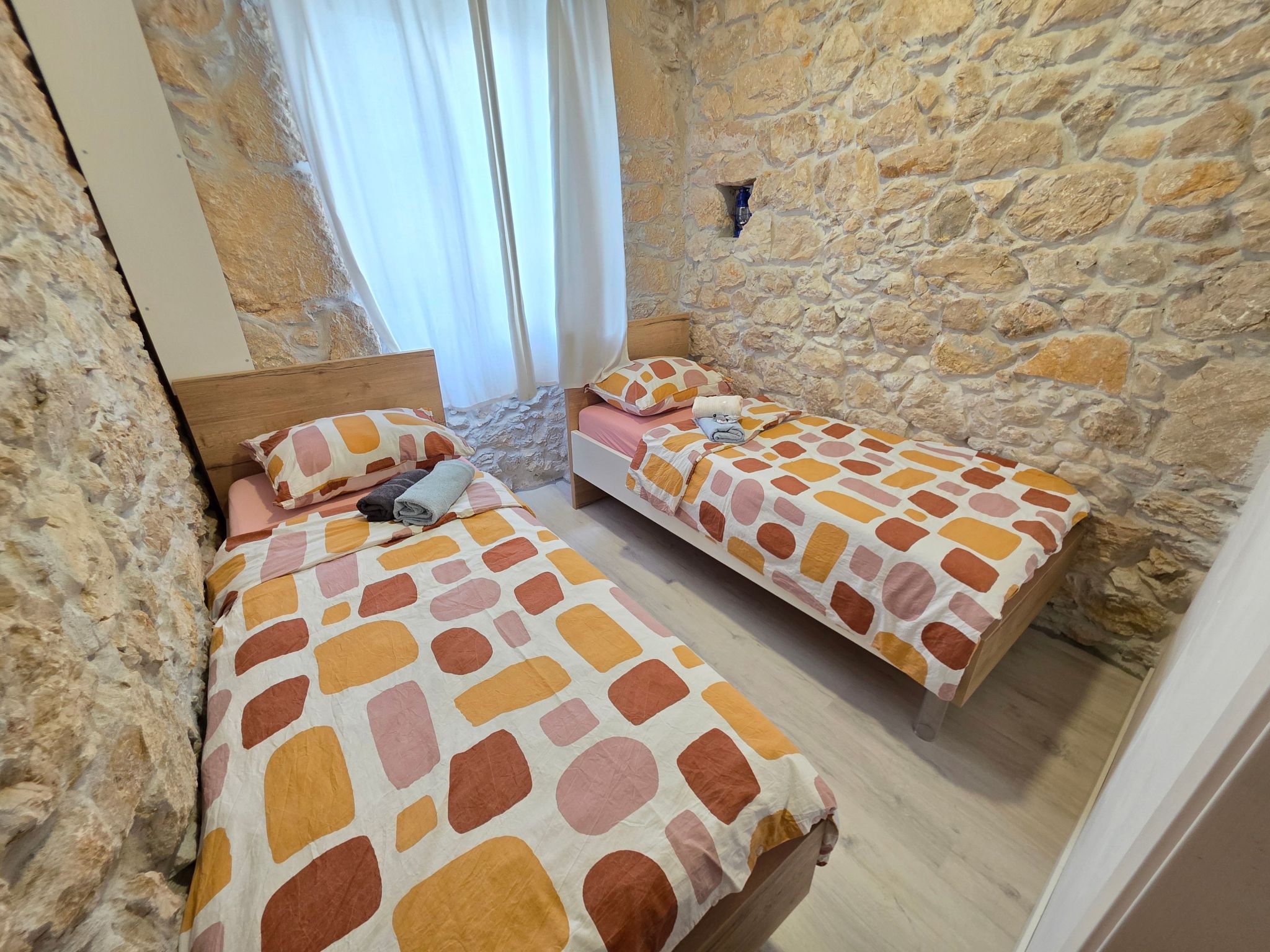 Steinhaus mit privatem Außenpool-Inside