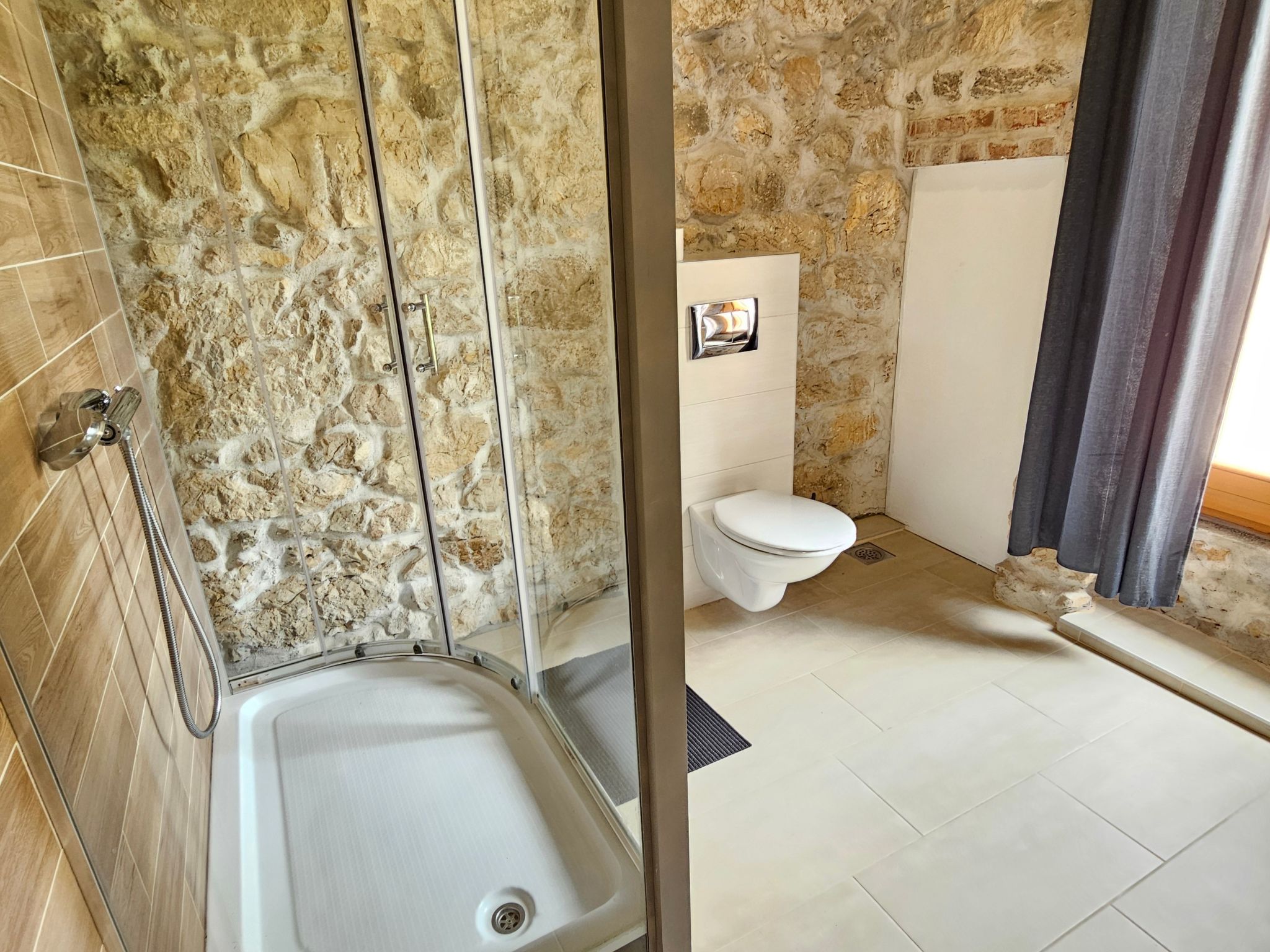 Steinhaus mit privatem Außenpool-Inside