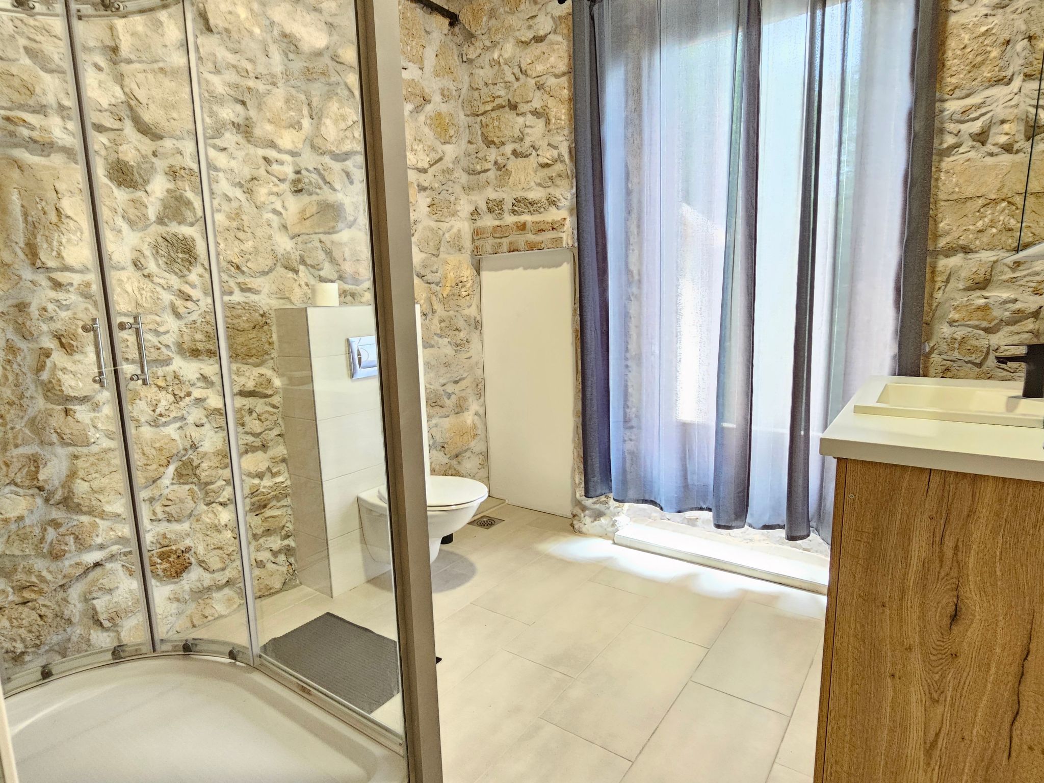 Steinhaus mit privatem Außenpool-Inside