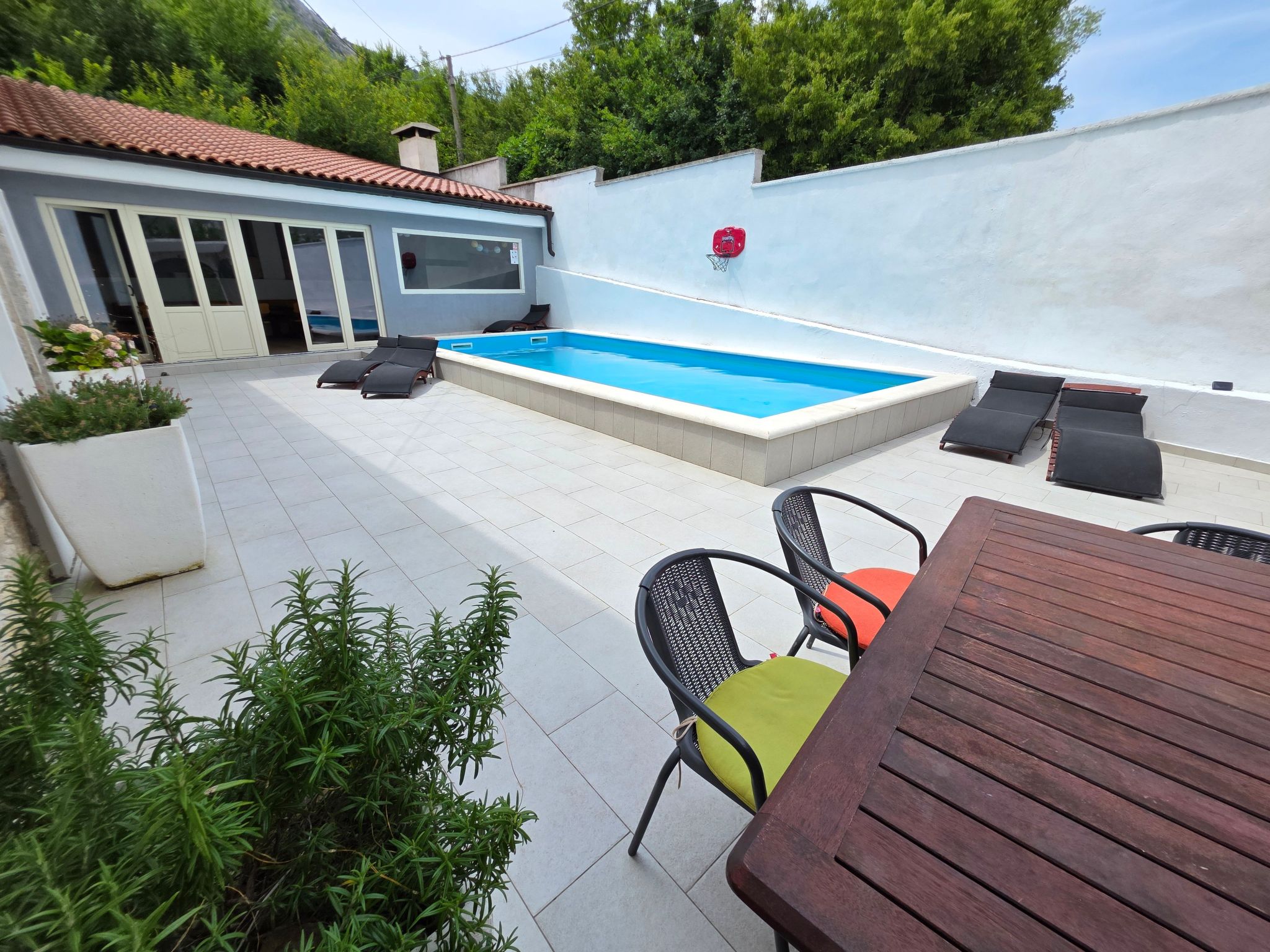 Steinhaus mit privatem Außenpool-Inside