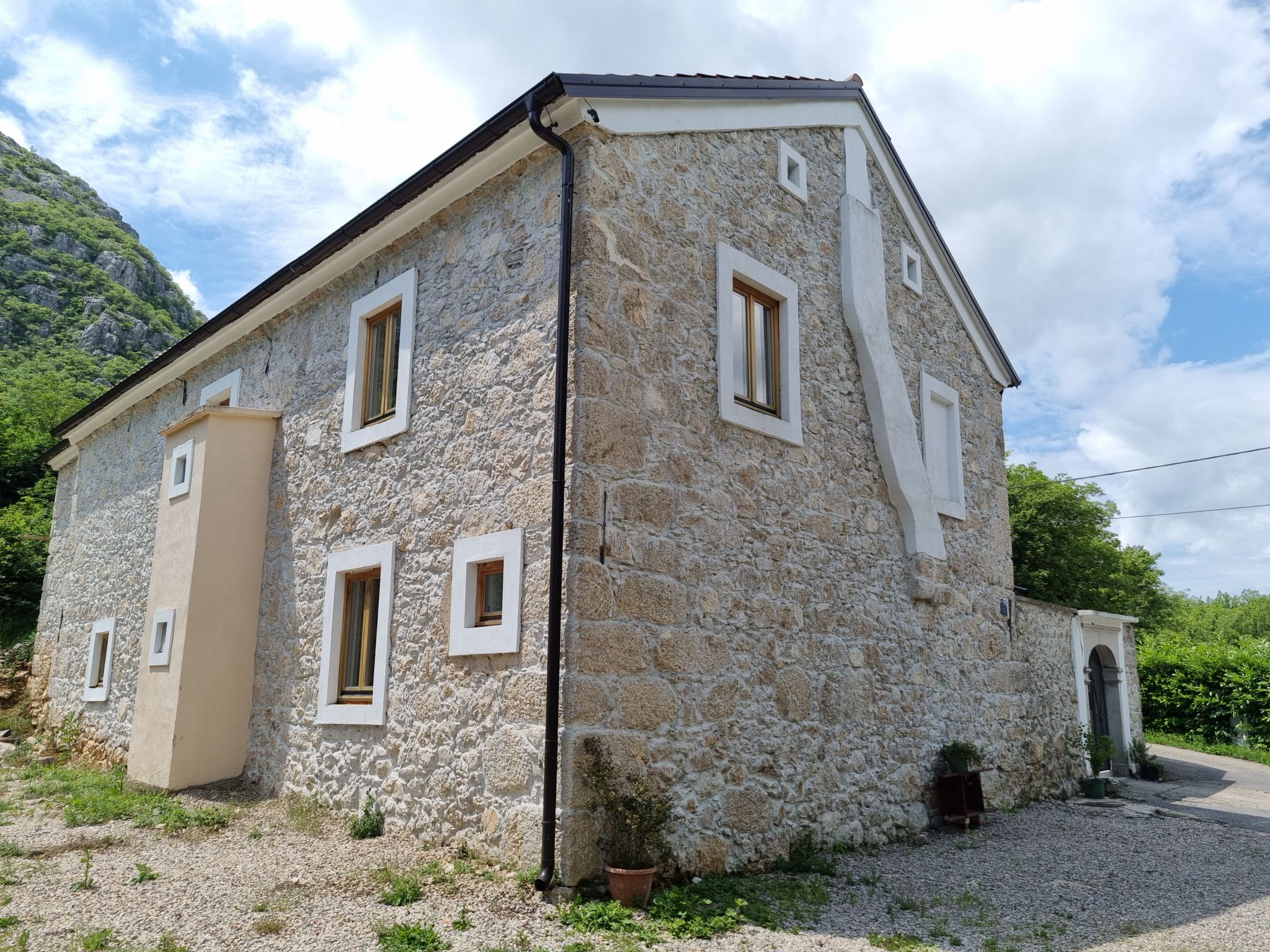 Steinhaus mit privatem Außenpool-Inside