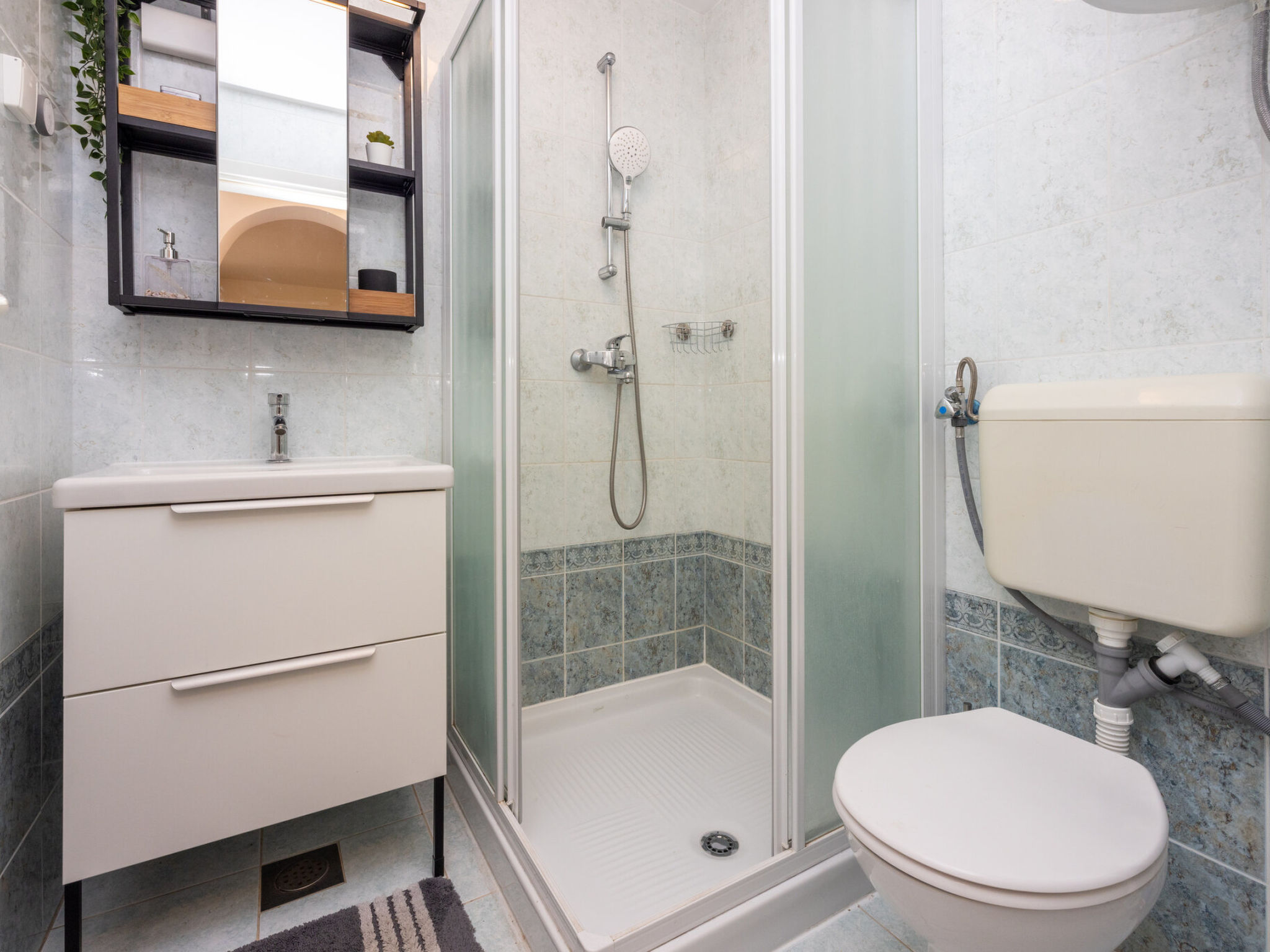 Tami / HR-11128-01 - Inside