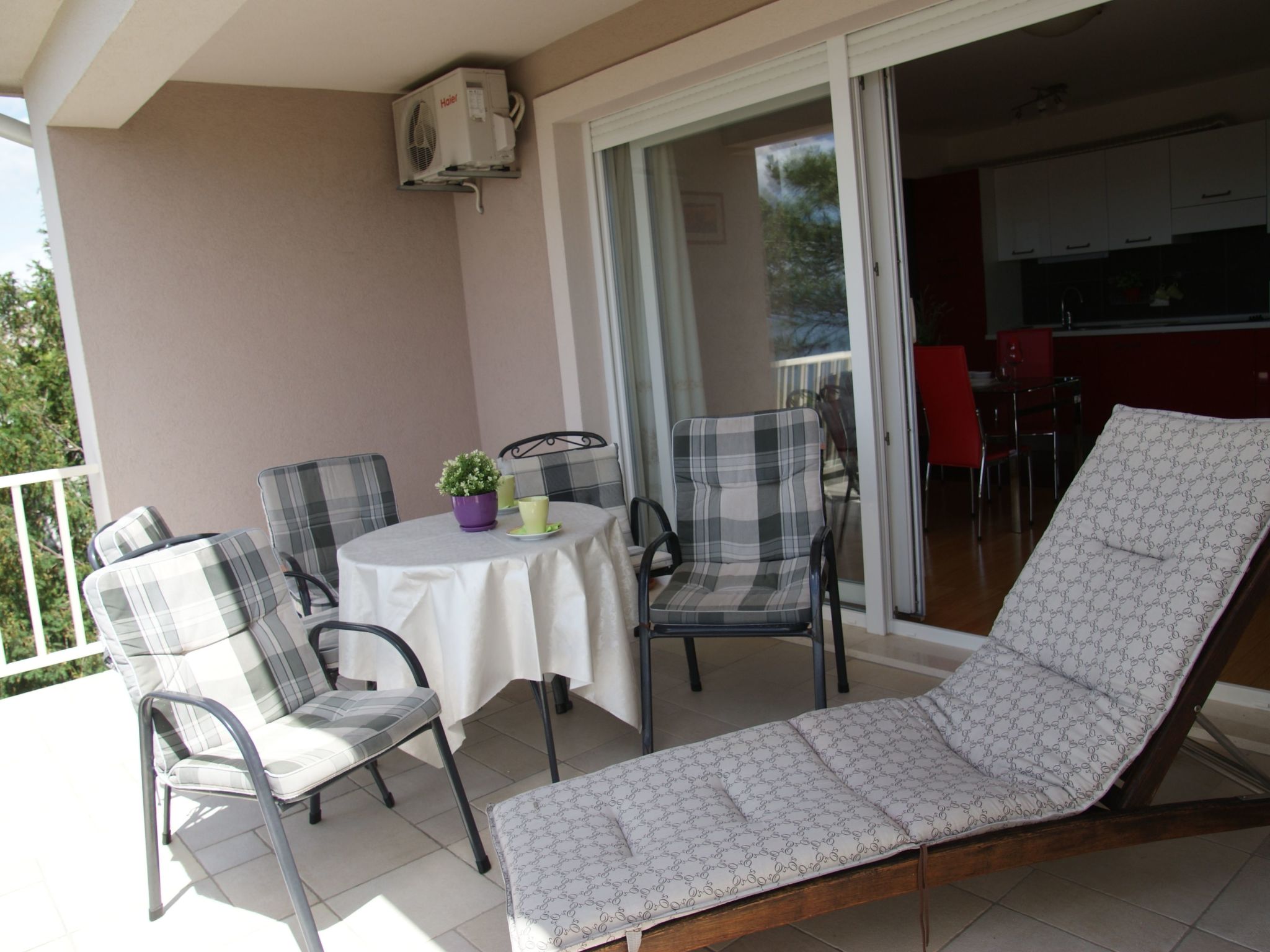 In Selce mit Balkon-Dedans