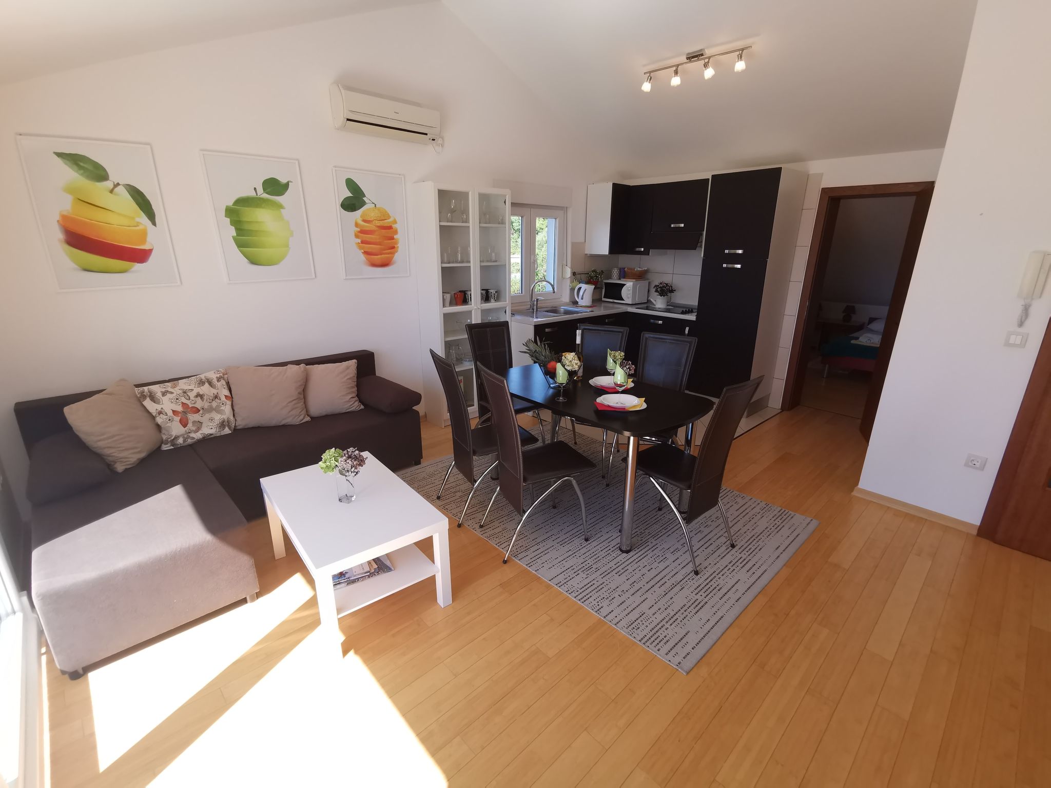 Wohnung für 6 Personen mit Terrasse und Meerblick-Dedans