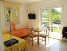 Comfortabel appartement met balkon voor 3 personen nabij strand Selce - thumbnail 1