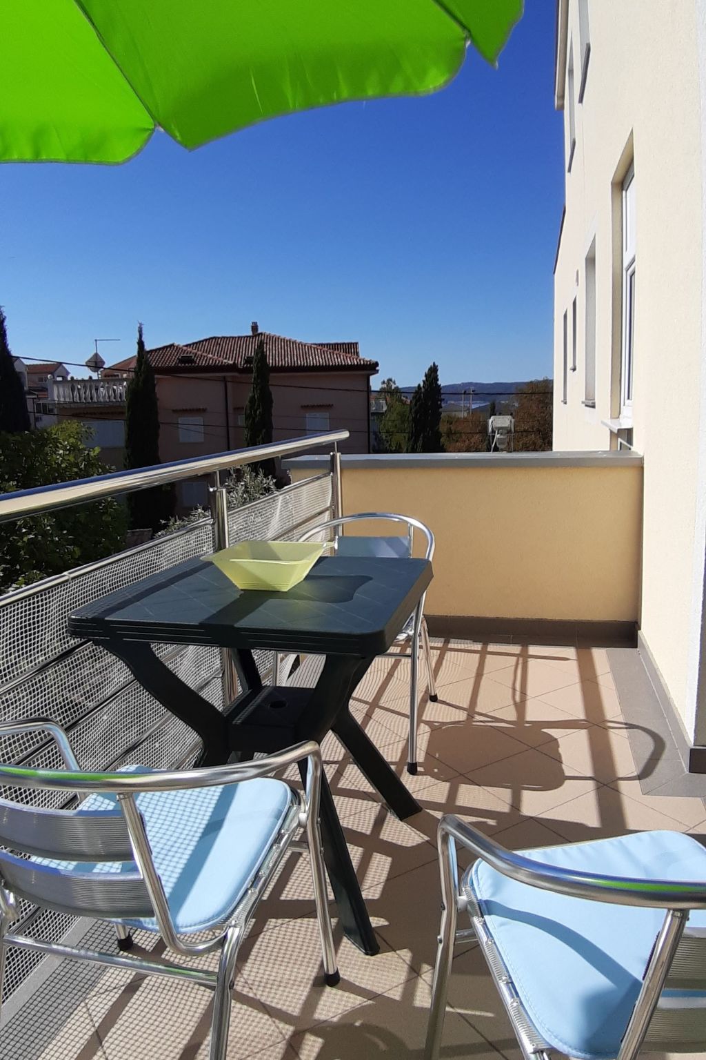 Mit Balkon für drei Personen-Binnen