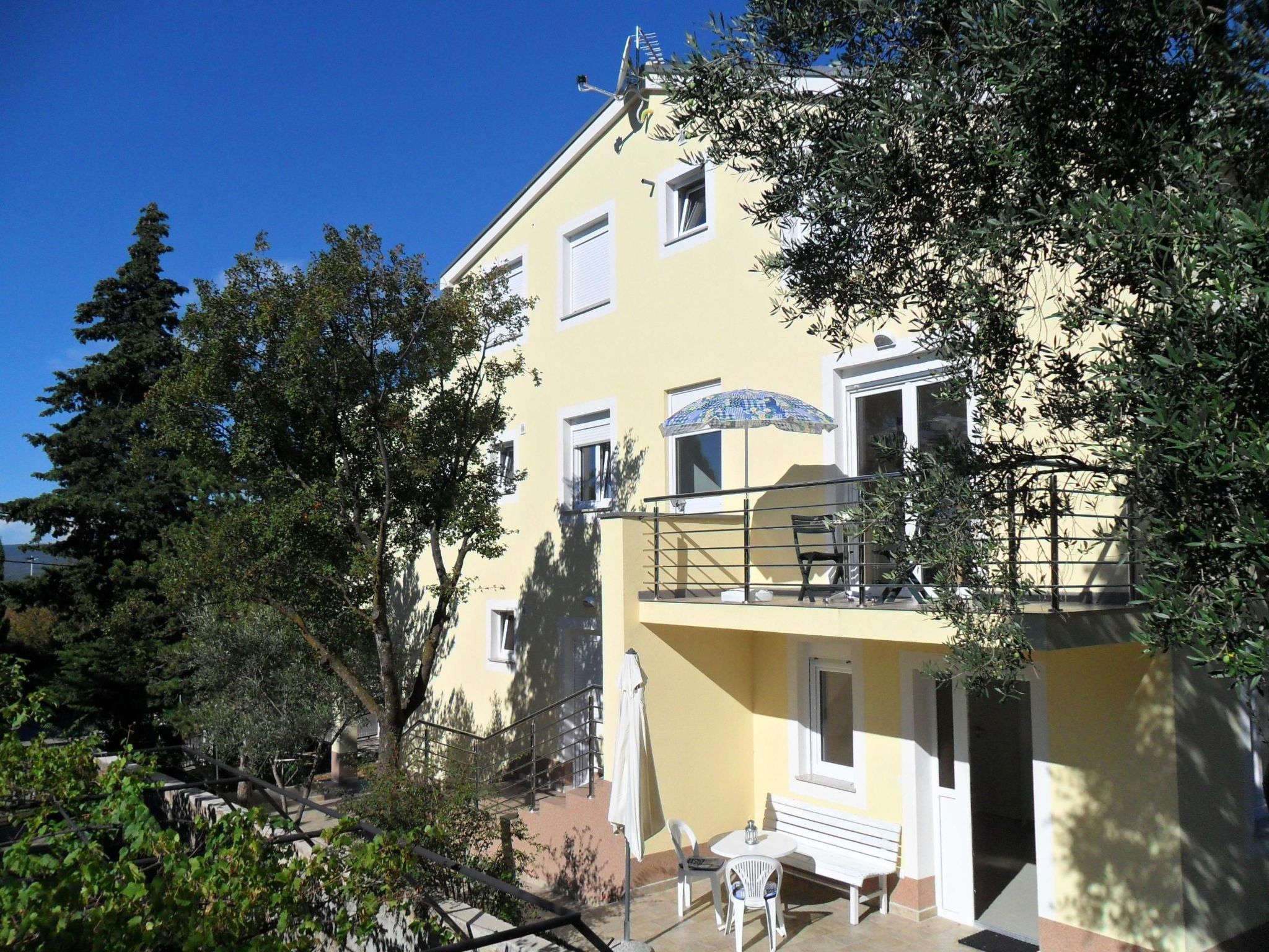 Helle Wohnung in Selce mit Terrasse-Binnen