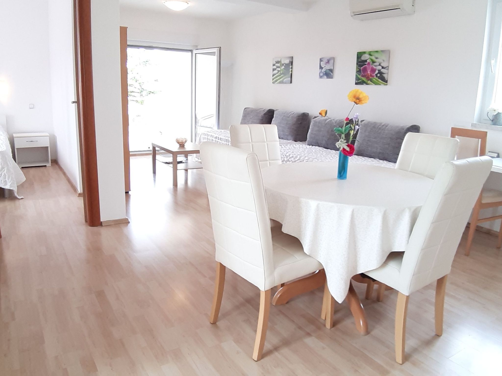 Helle Wohnung in Selce mit Terrasse-Binnen