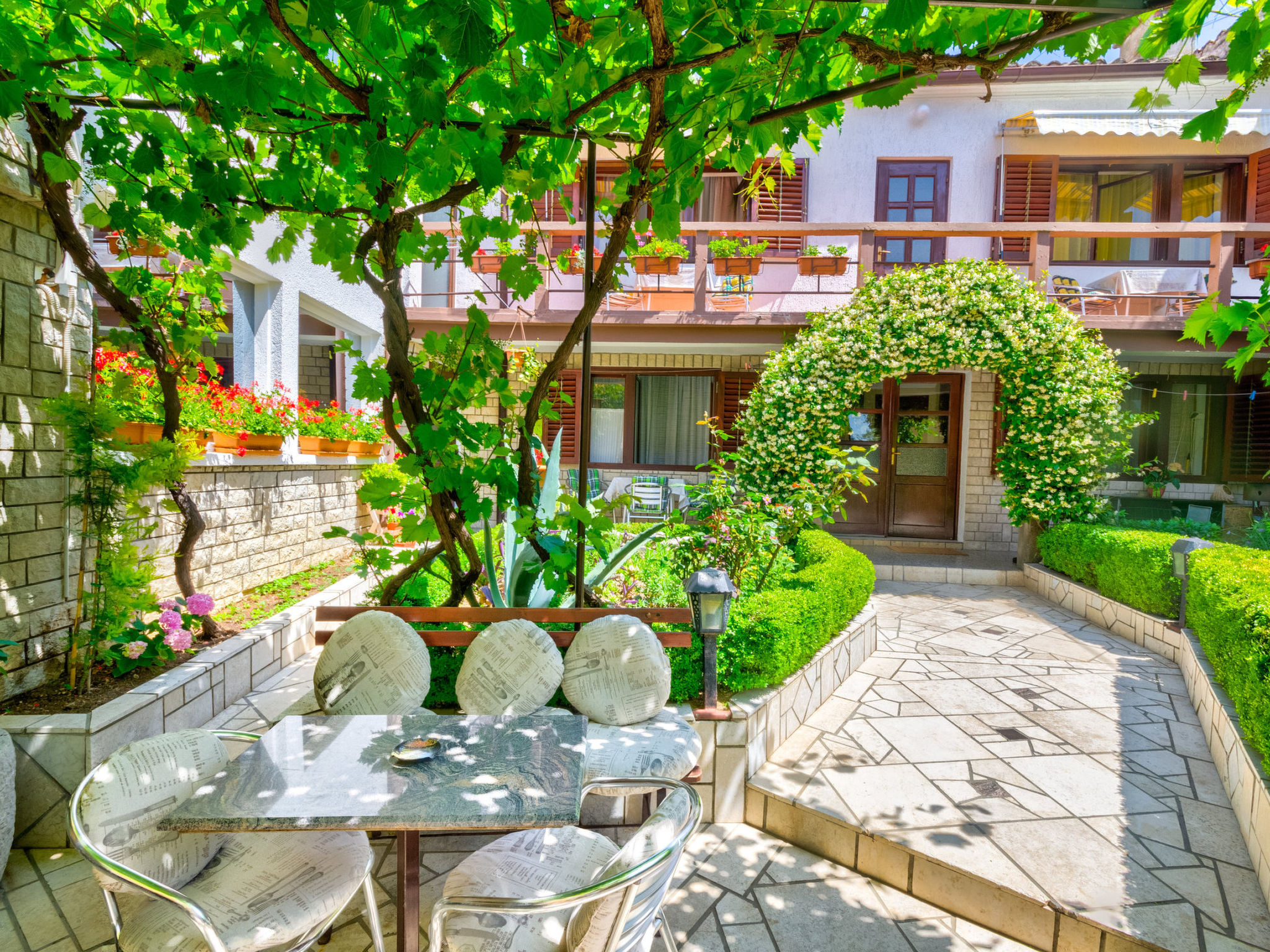 CIRO CH / HR-07098-04 - Outside