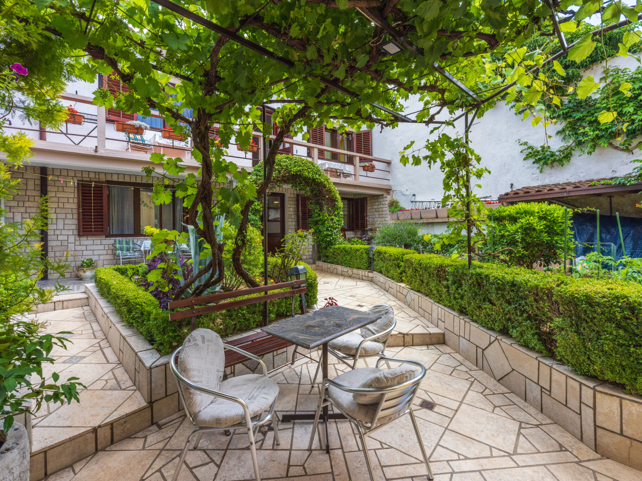CIRO CH / HR-07098-04 - Outside