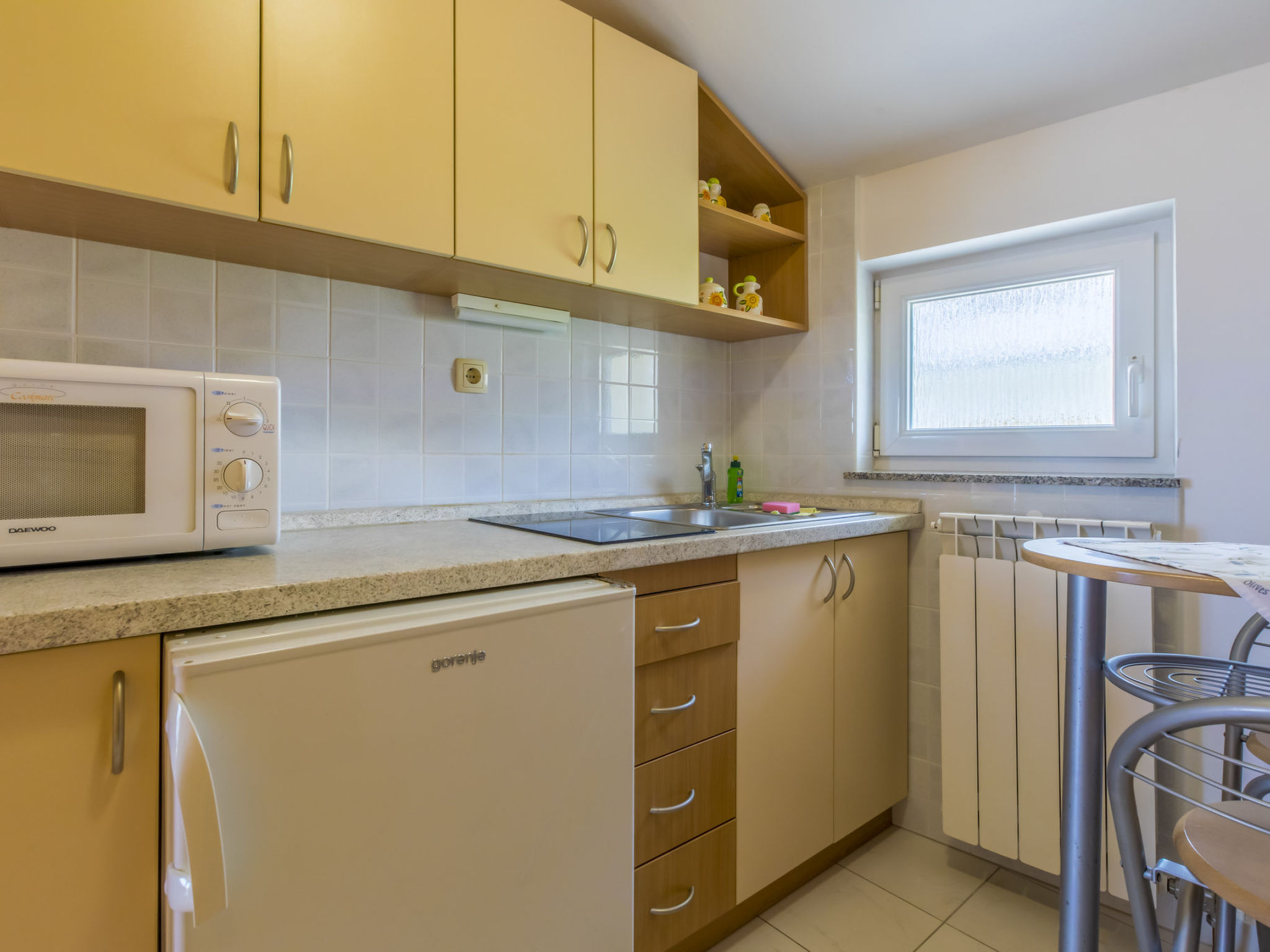 Appartement BOZIDAR 1 zuti / HR-10438-01 – Cuisine et coin repas, photo 6 sur 27