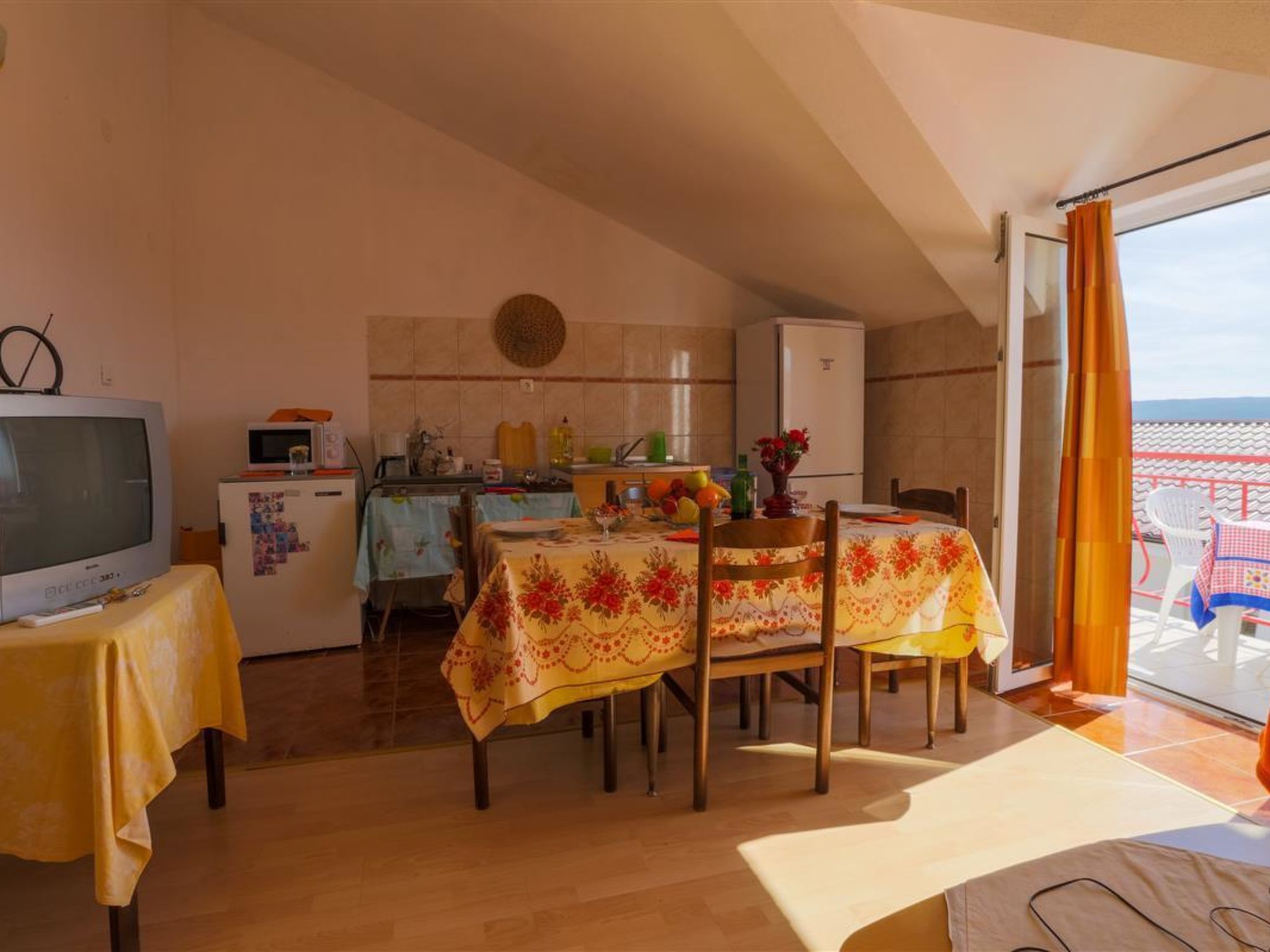 Toni / HR-09459-01 - Inside