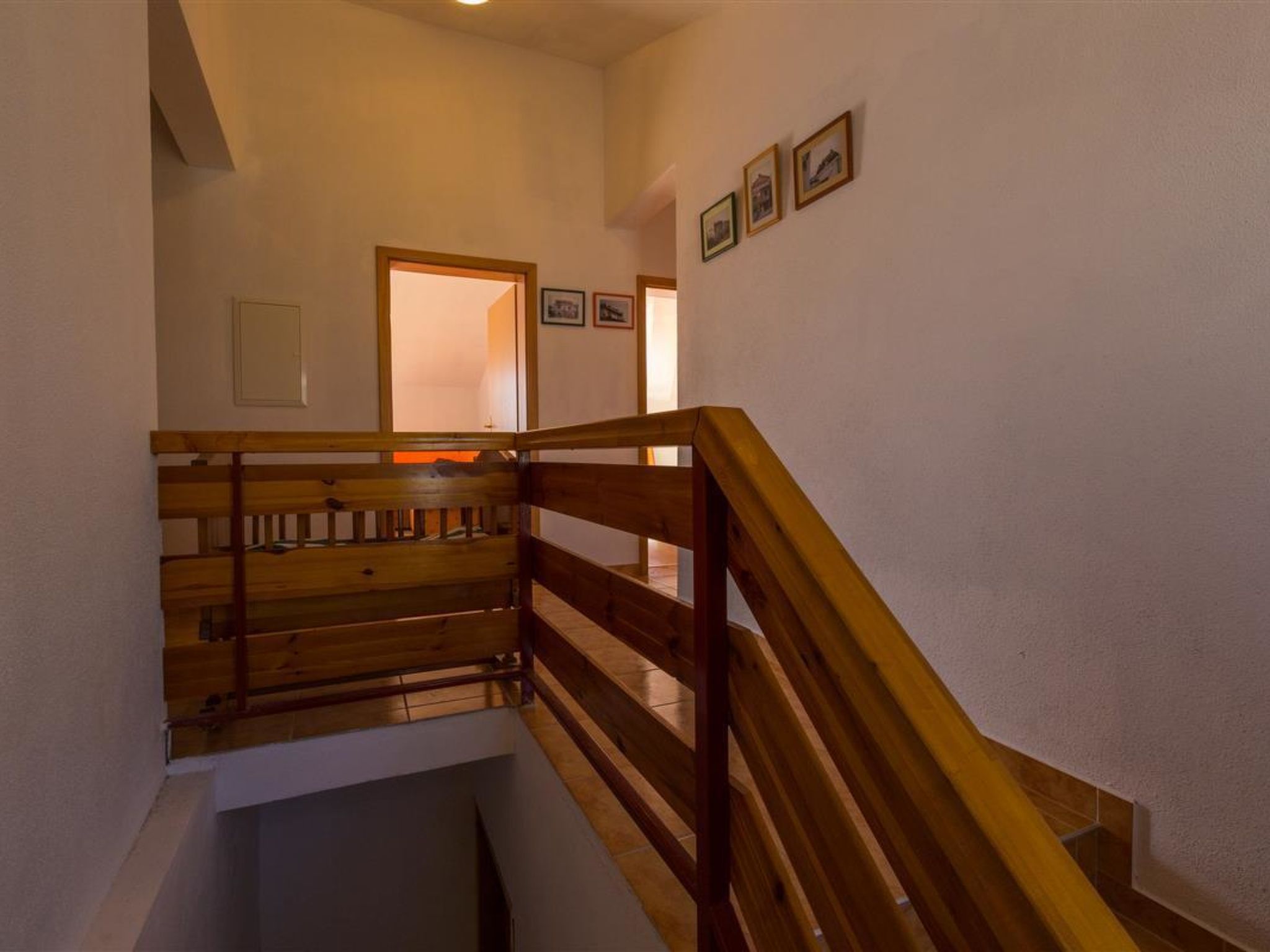 Toni / HR-09459-01 - Inside