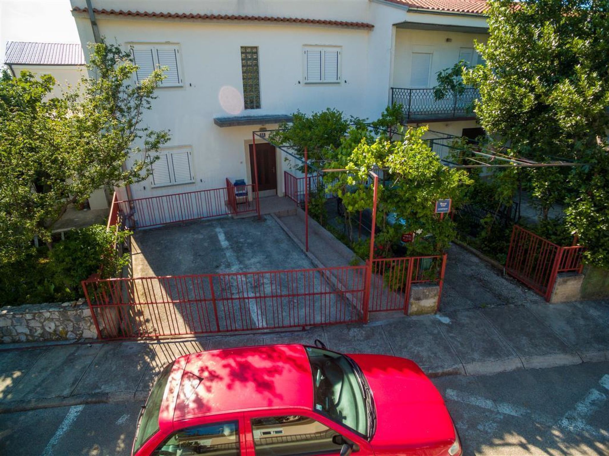 Toni / HR-09459-01 - Outside