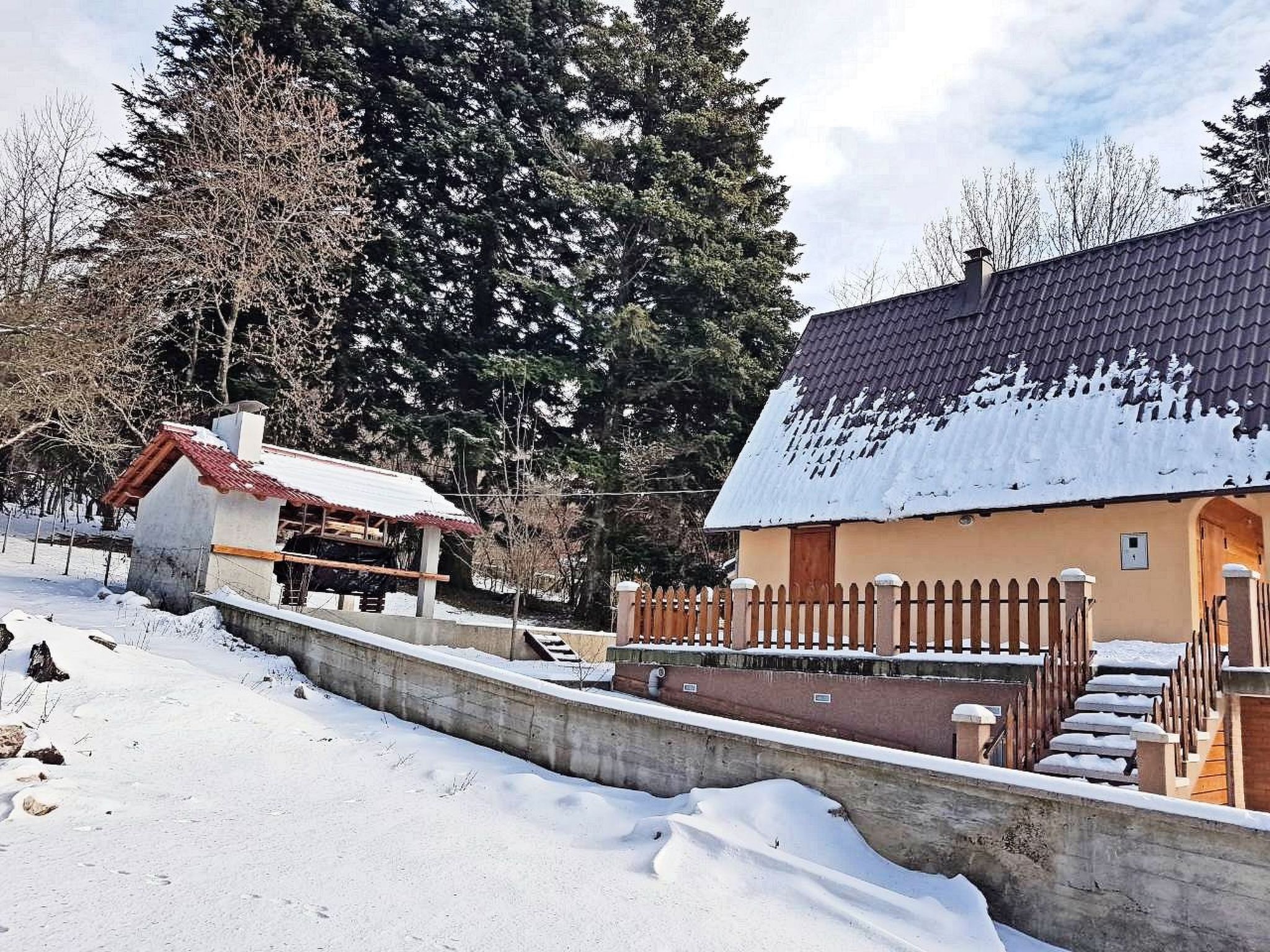Schönes Ferienhaus in Breze mit Eigenem Balkon - Image-tags.info