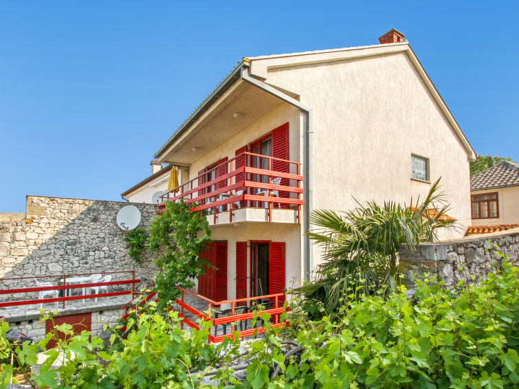 Centraal gelegen vakantiehuis in Novi Vinodolski met zeezicht en wellness in Novi Vinodolski