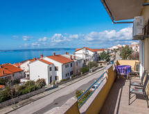 Zonnig appartement met terras en zeezicht nabij Novi Vinodolski - thumbnail 3
