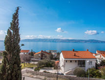 Zonnig appartement met terras en zeezicht nabij Novi Vinodolski - thumbnail 1