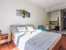 Studio Deleut: Knus appartement voor 2 met uitzicht op zee en bergen - thumbnail 1