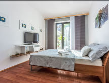 Studio Deleut: Knus appartement voor 2 met uitzicht op zee en bergen - thumbnail 2