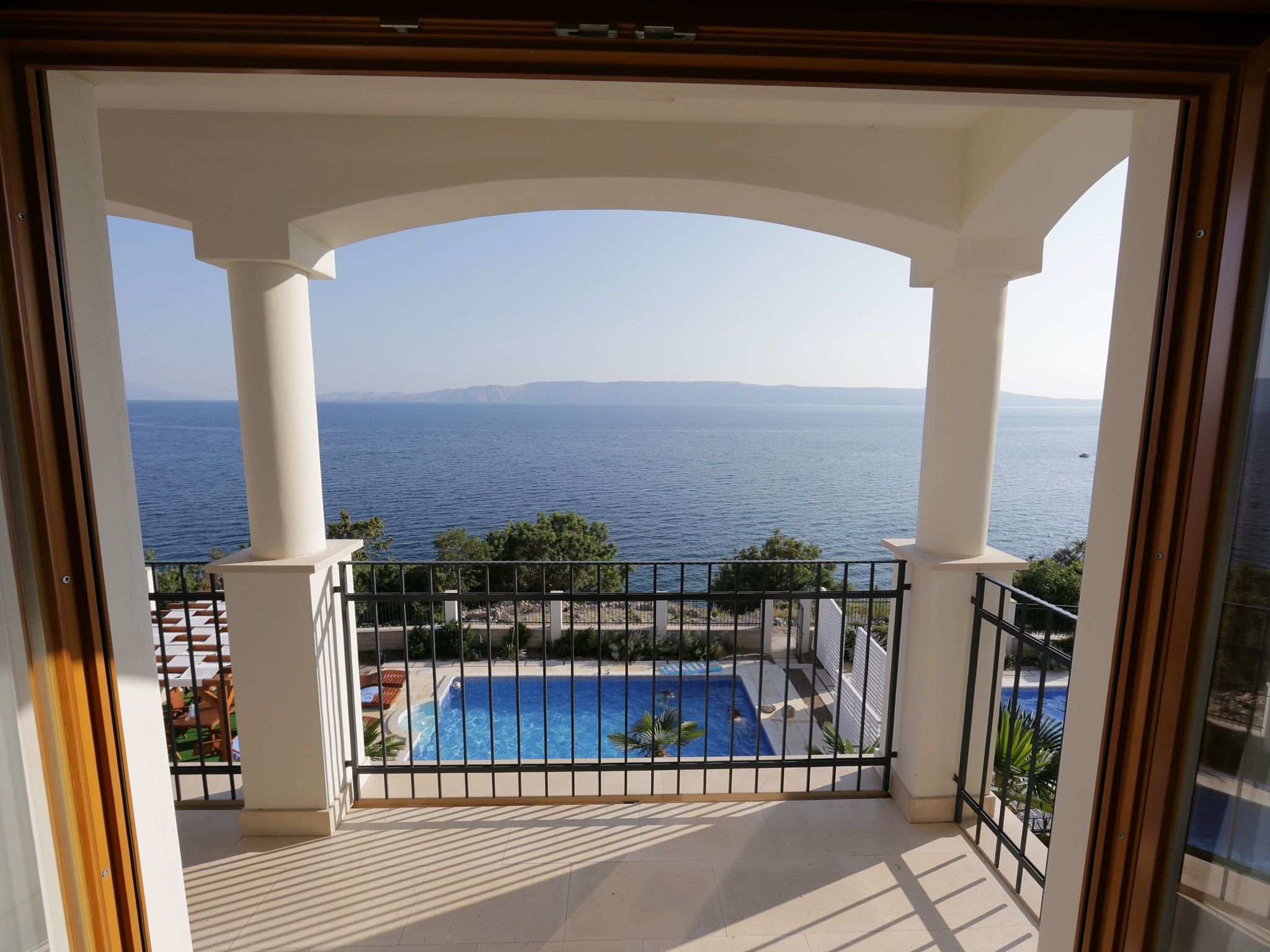 Wohnung "Zayml Povile" mit Blick auf das Wasser-Image-tags.info