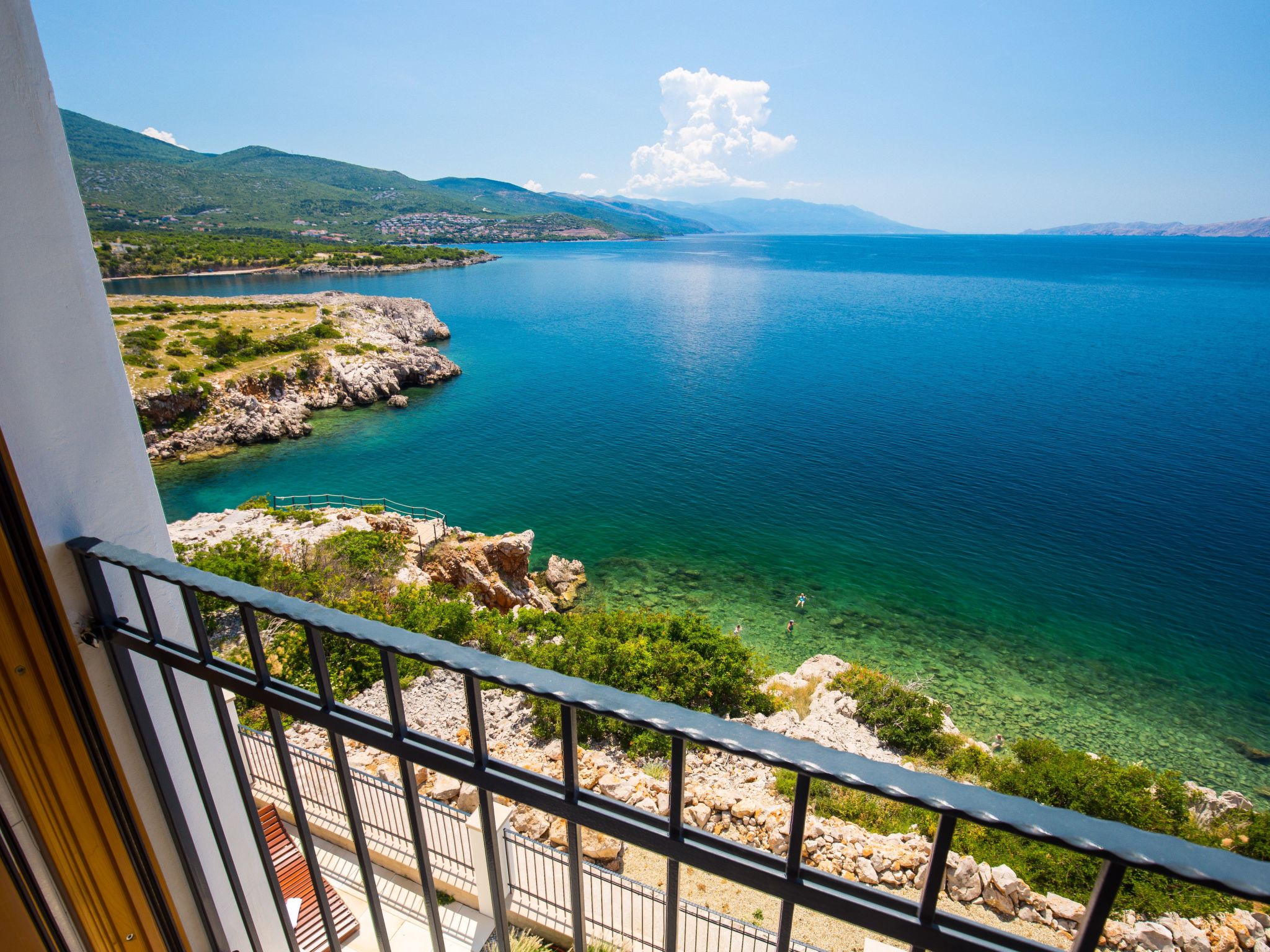 Wohnung "Zayml Povile" mit Blick auf das Wasser-Image-tags.info