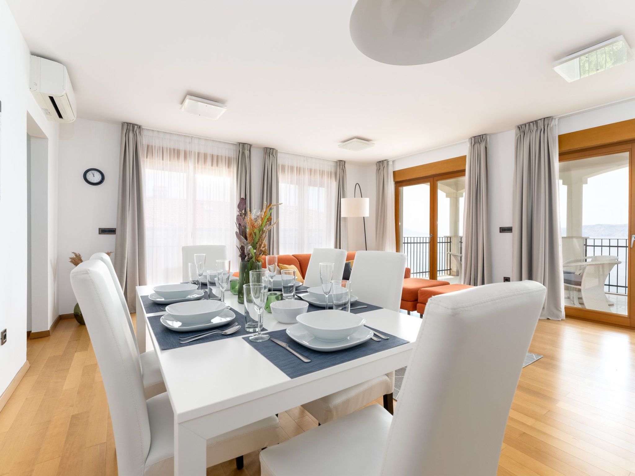 Wohnung "Zayml Povile" mit Blick auf das Wasser-Image-tags.info