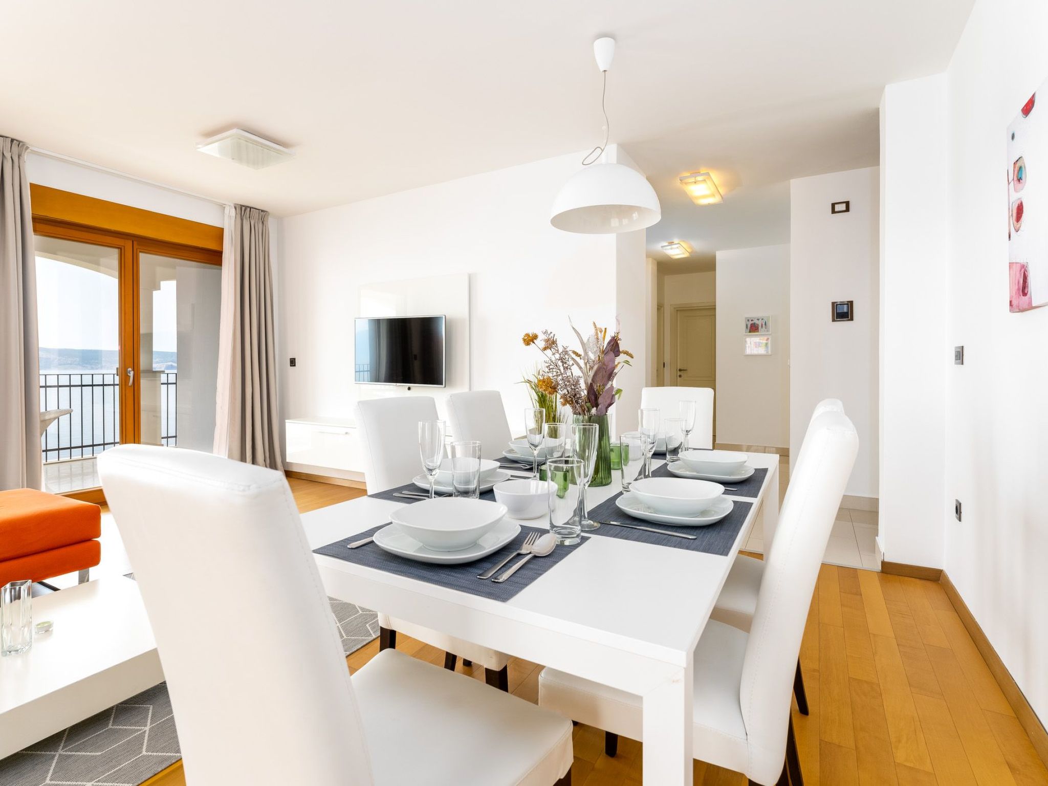 Wohnung "Zayml Povile" mit Blick auf das Wasser-Image-tags.info