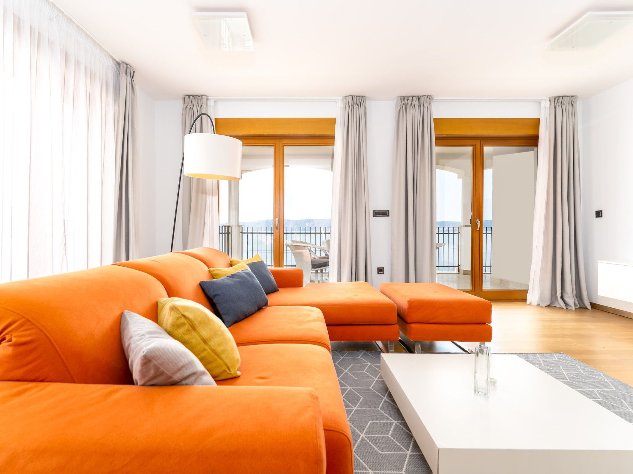 Wohnung "Zayml Povile" mit Blick auf das Wasser-Image-tags.info