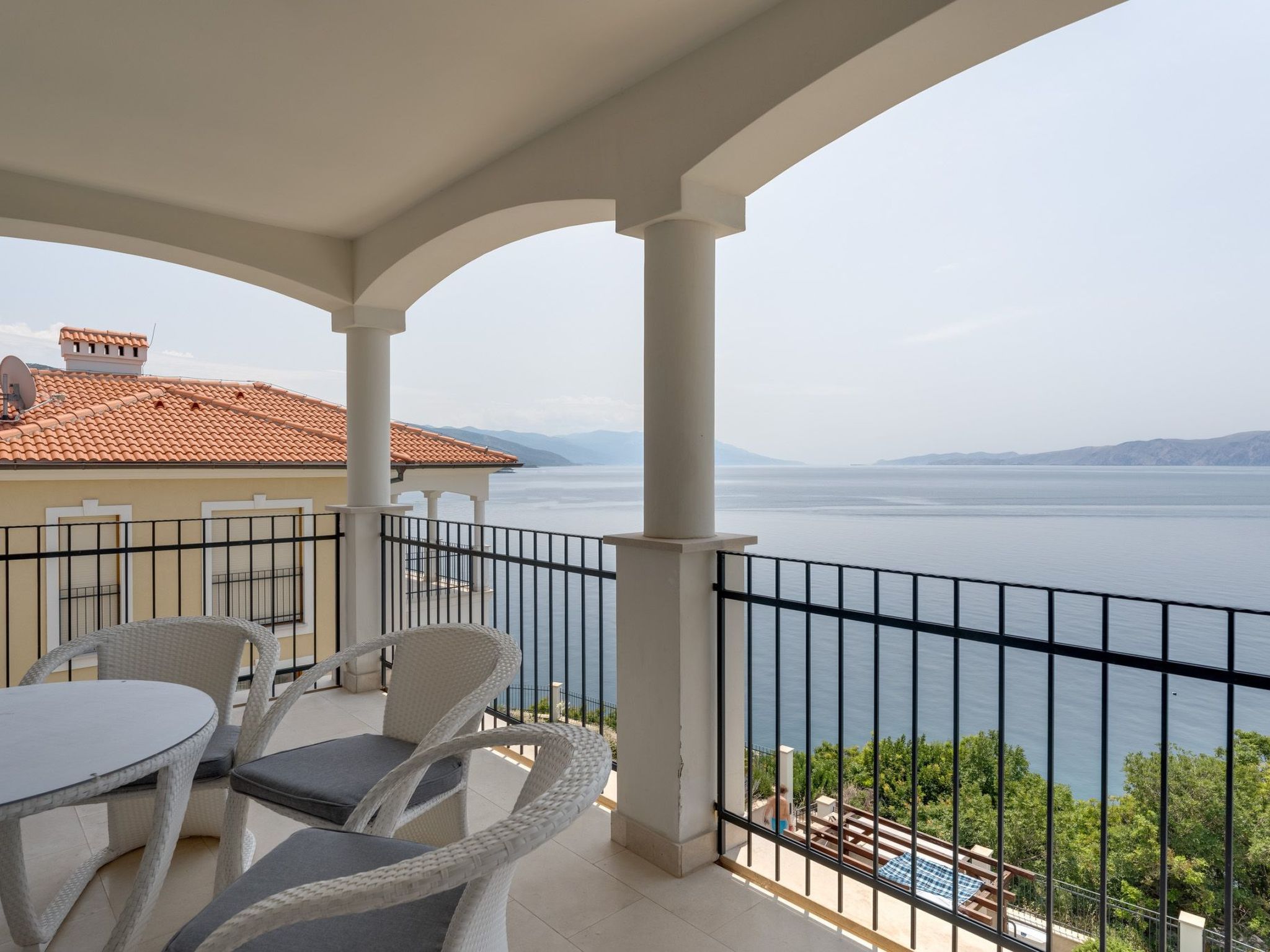 Wohnung "Zayml Povile" mit Blick auf das Wasser-Image-tags.info