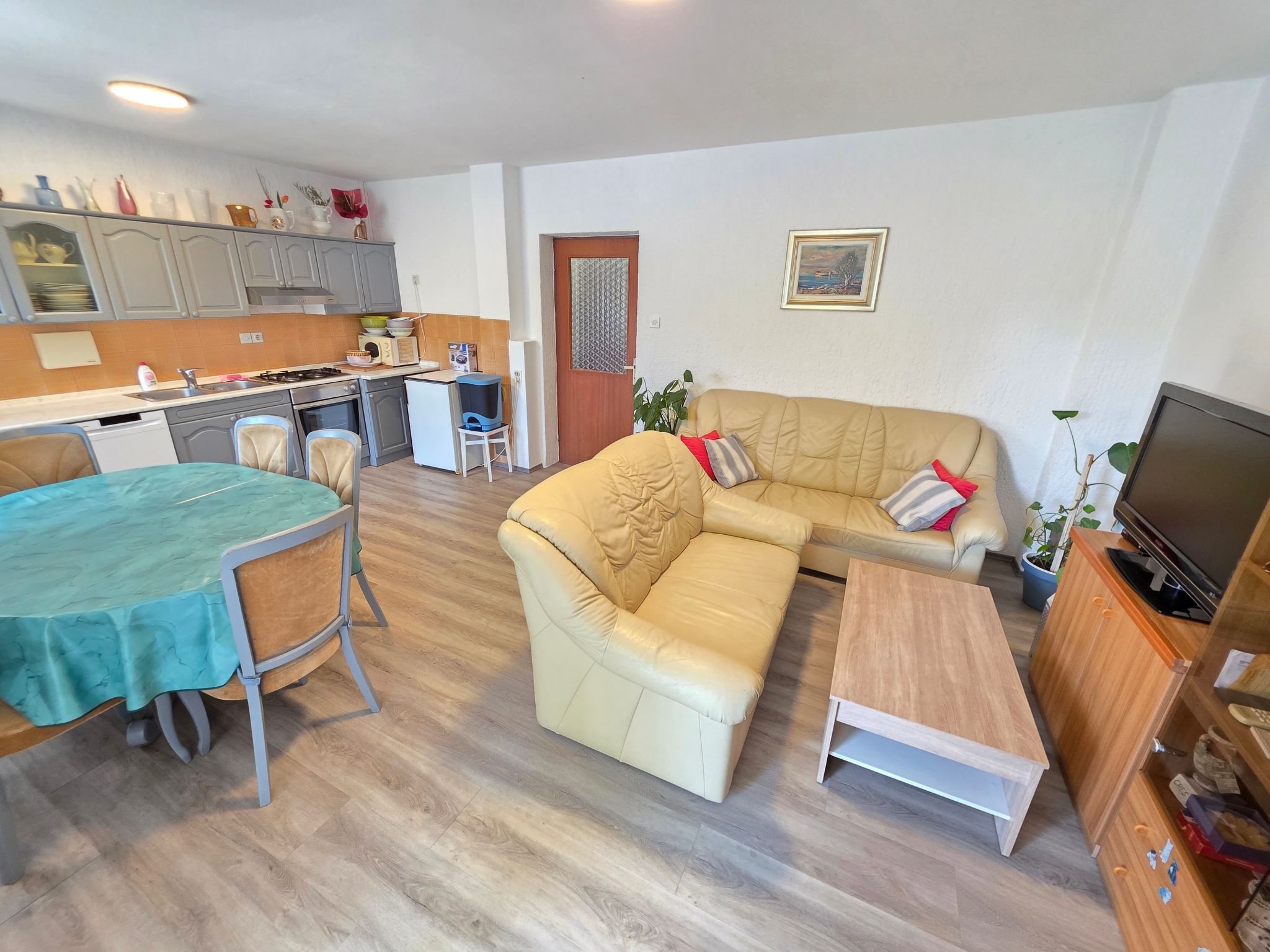 Wohnung im Erdgeschoss mit Terrasse und Grill-Dedans