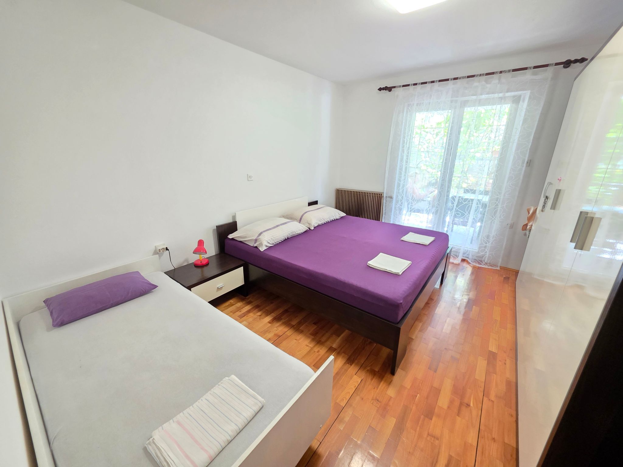 Wohnung im Erdgeschoss mit Terrasse und Grill-Dedans