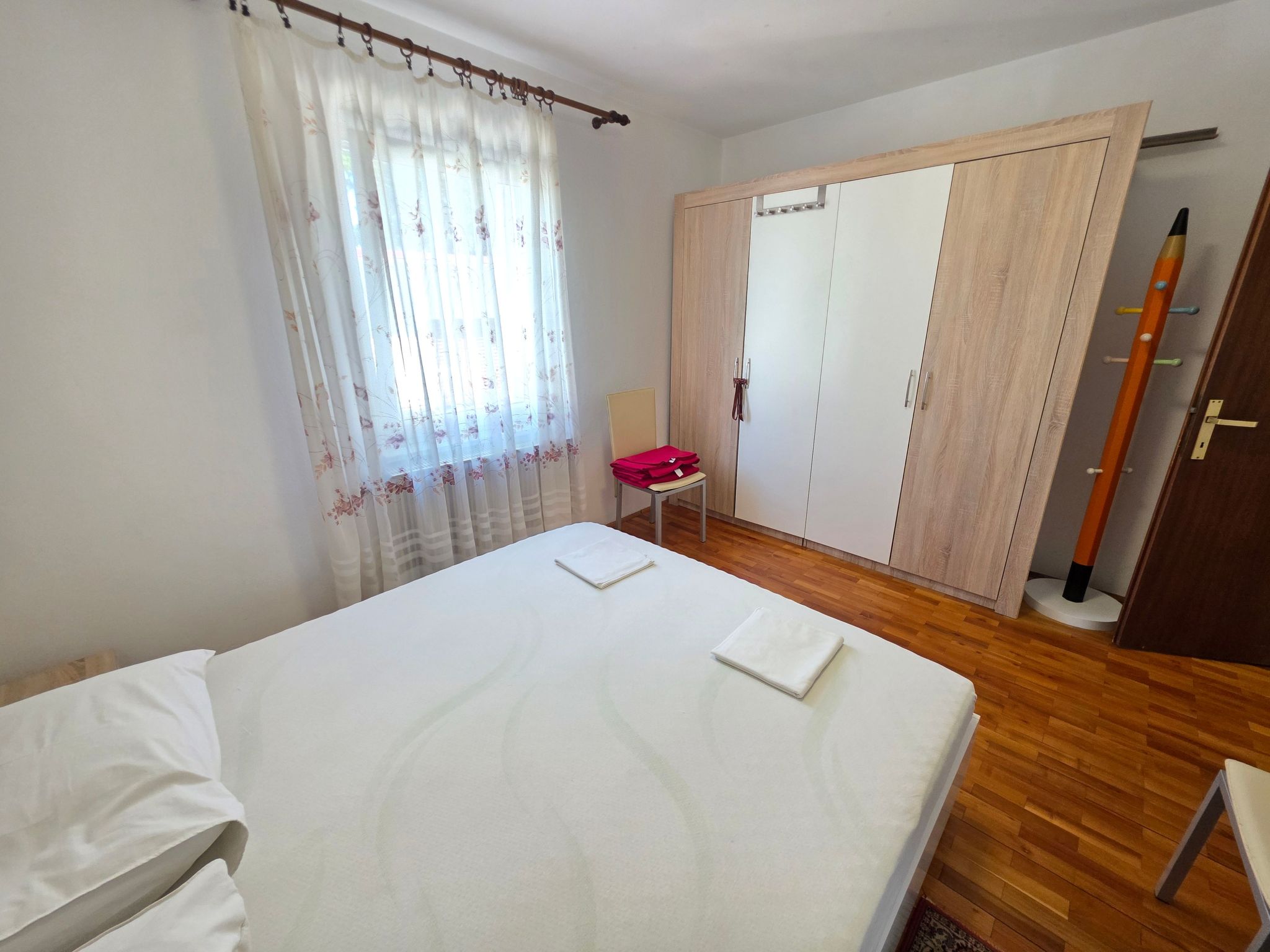 Wohnung im Erdgeschoss mit Terrasse und Grill-Dedans