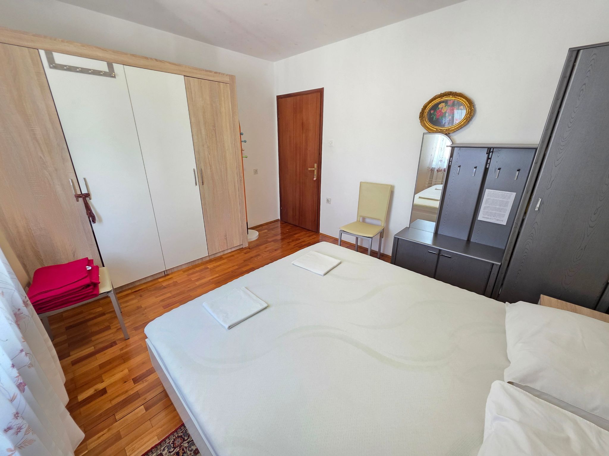 Wohnung im Erdgeschoss mit Terrasse und Grill-Dedans