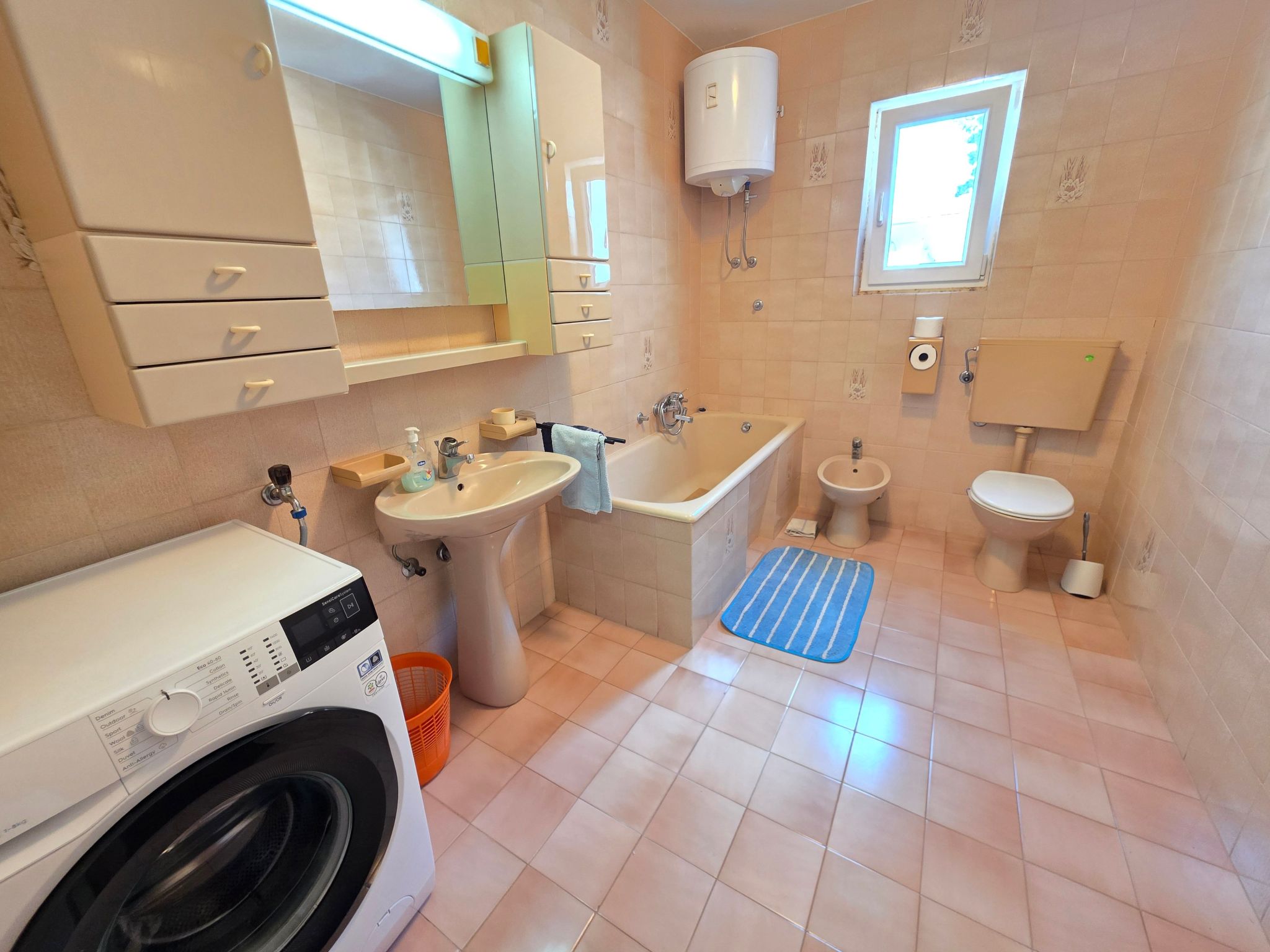 Wohnung im Erdgeschoss mit Terrasse und Grill-Dedans