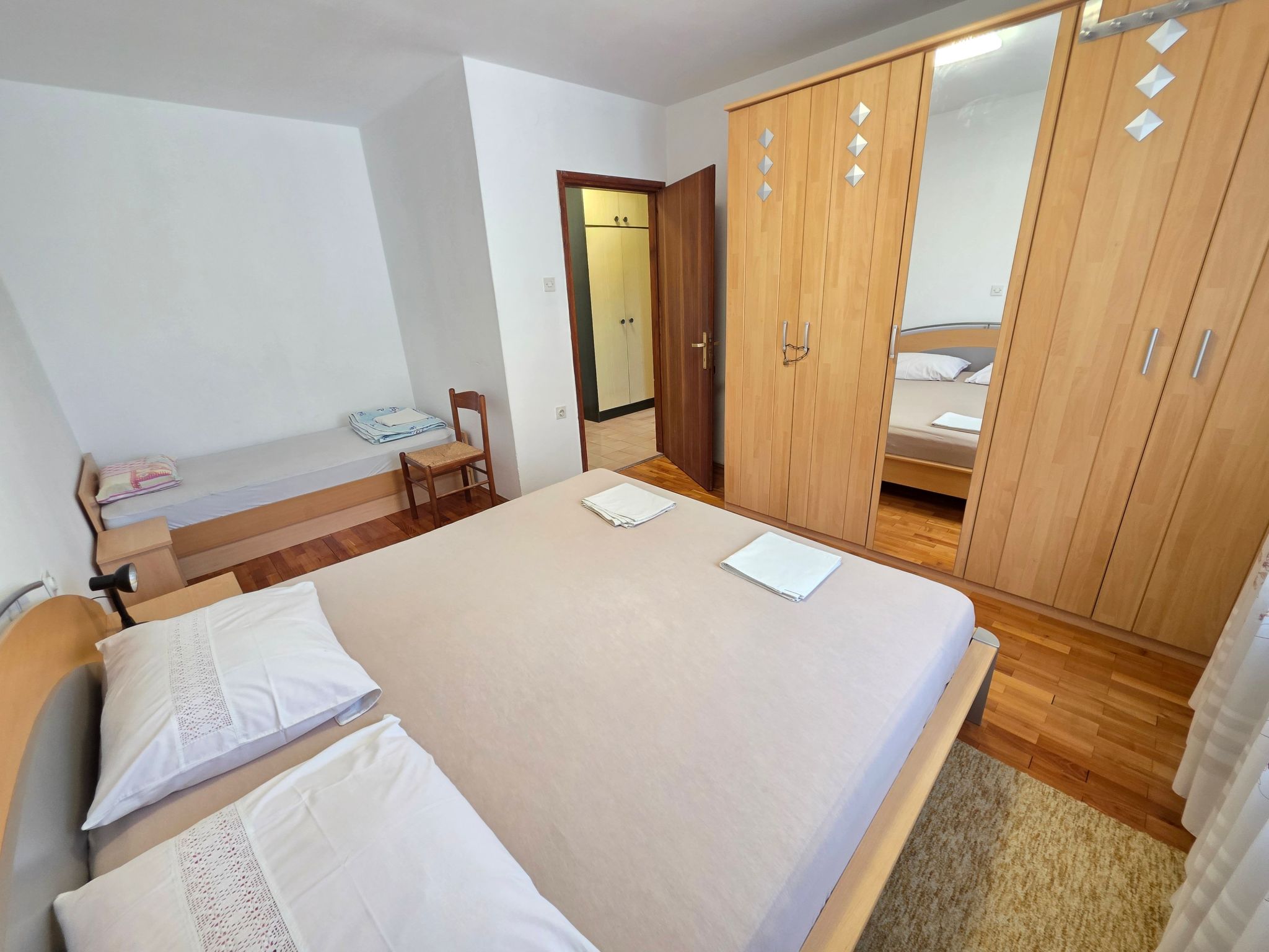 Wohnung im Erdgeschoss mit Terrasse und Grill-Dedans