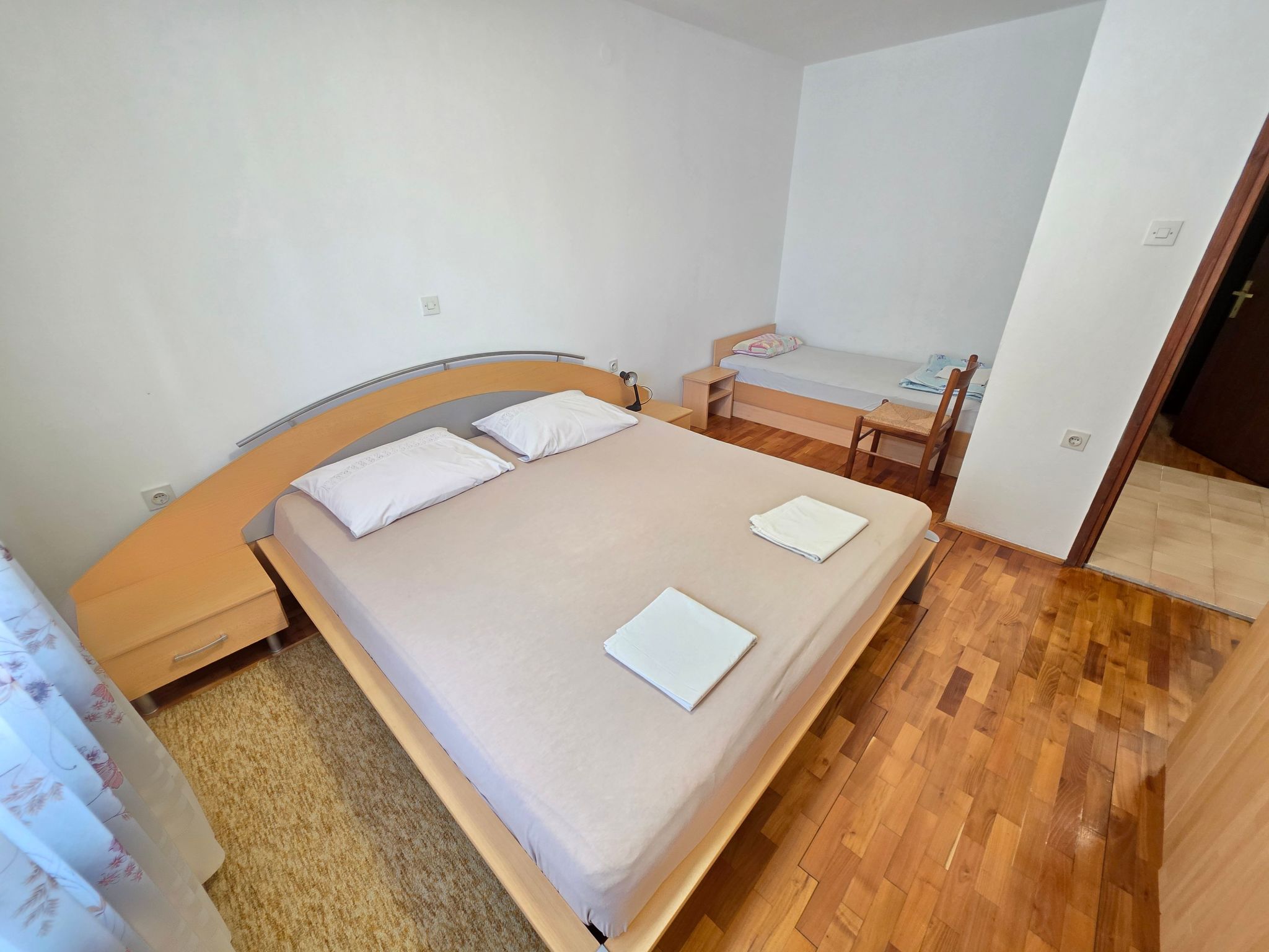 Wohnung im Erdgeschoss mit Terrasse und Grill-Dedans