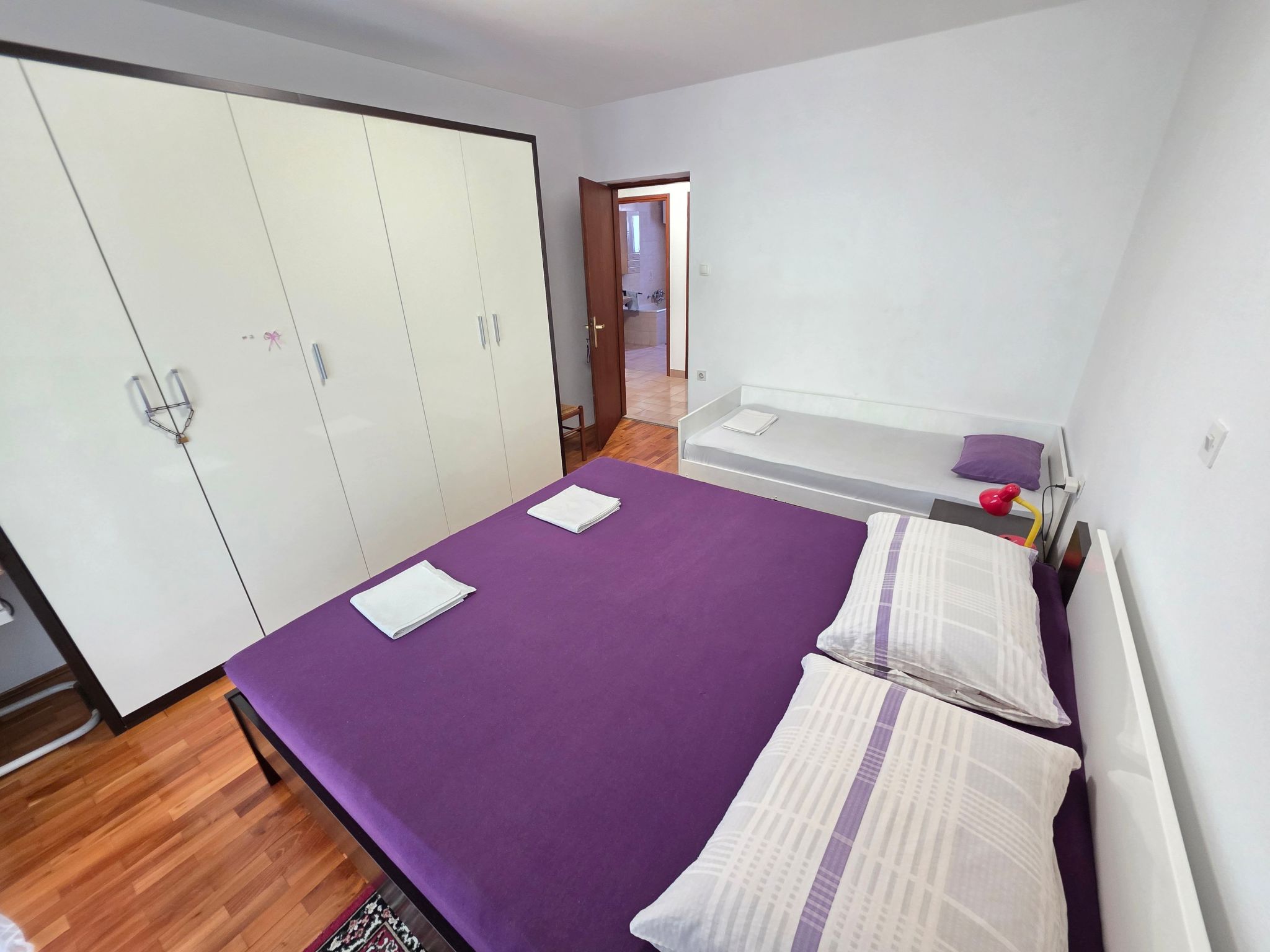 Wohnung im Erdgeschoss mit Terrasse und Grill-Dedans