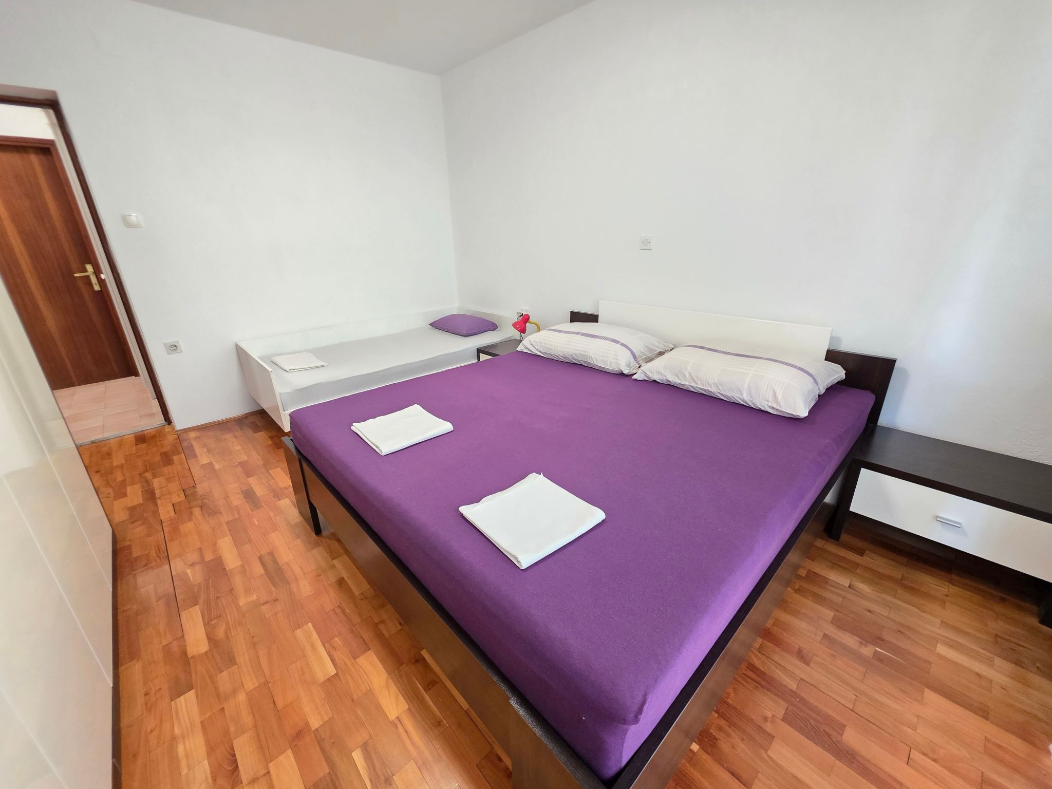 Wohnung im Erdgeschoss mit Terrasse und Grill-Dedans