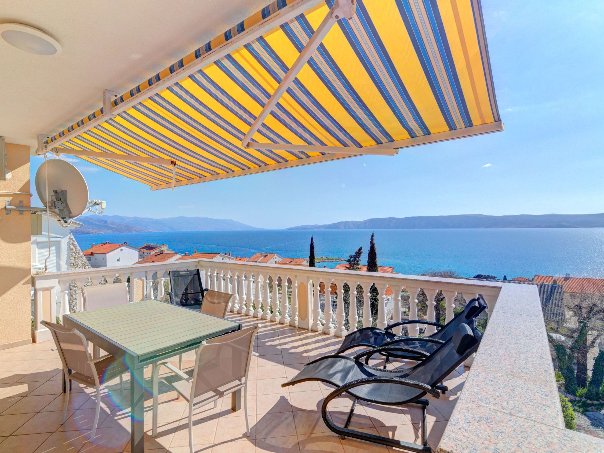 Wohnung für 6 Personen mit Panoramablick aufs Meer-Binnen